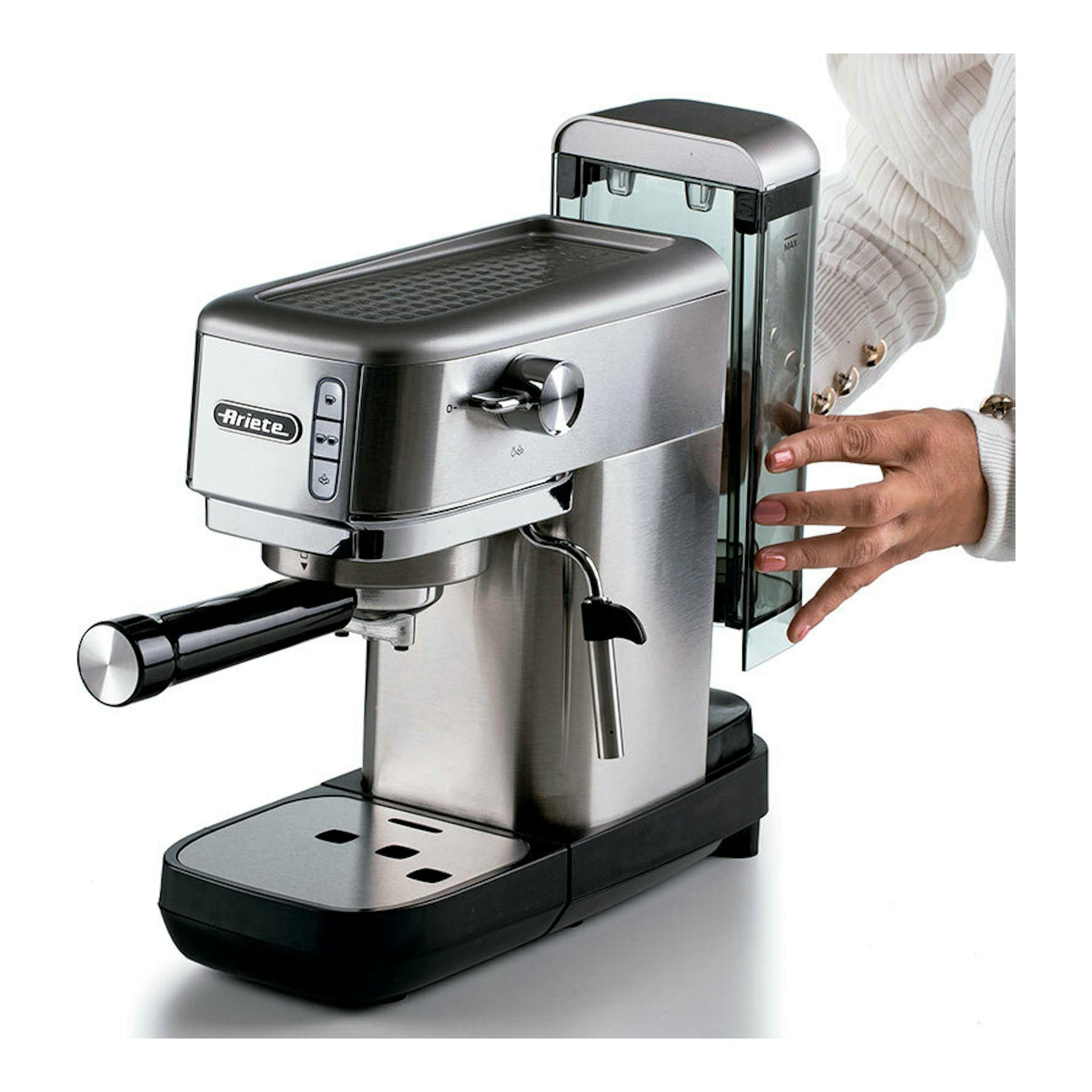 Cafetera espresso Ariete de acero inoxidable, vista frontal-3/4, con portafiltro y depósito lateral de agua.