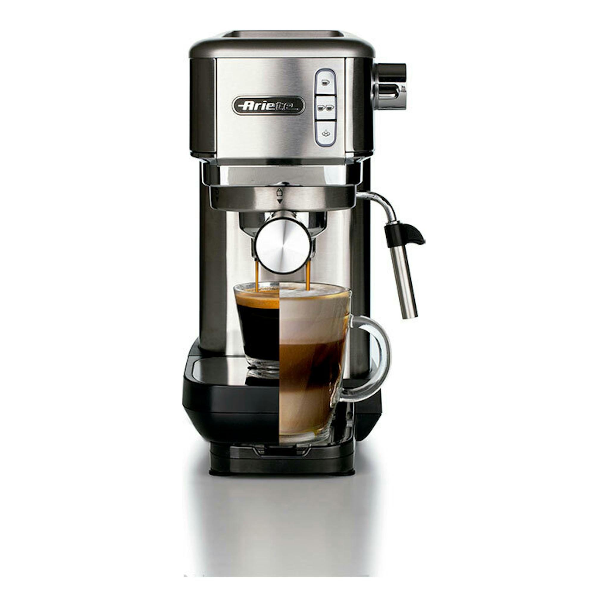 Cafetera espresso Ariete Slim de metal, vista frontal, plata y negro, con taza y vaso bajo el portafiltro.