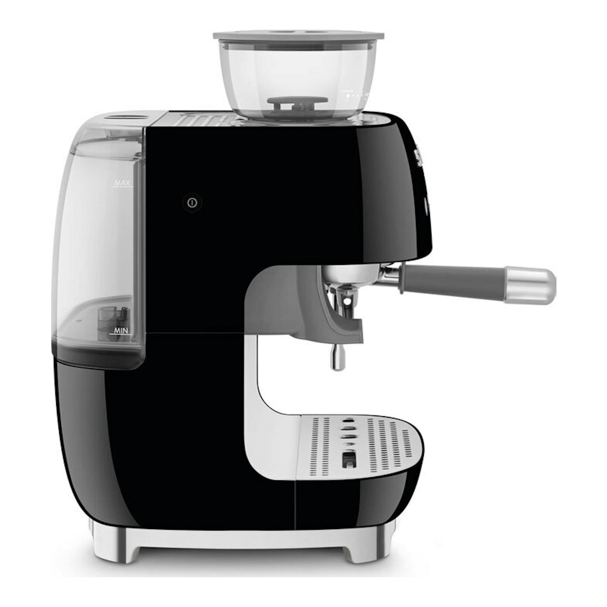 Cafetera espresso Smeg EGF03BLEU negra, vista frontal lateral, con depósito de agua y portafiltro.