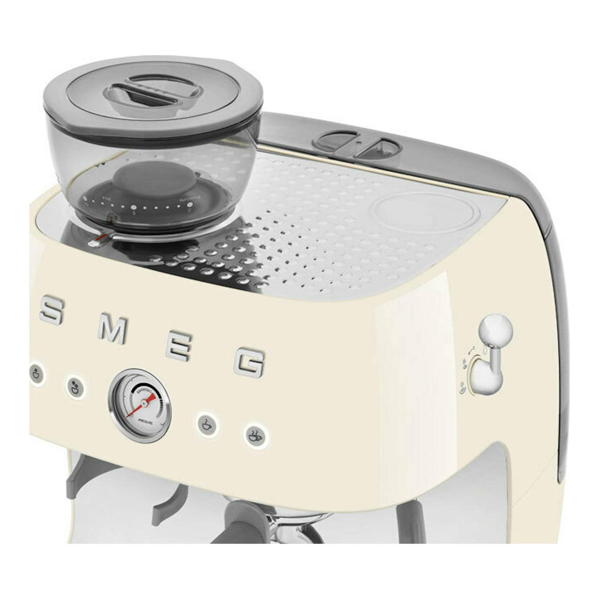 Cafetera espresso Smeg EGF03CREU color crema, vista frontal en ángulo, con depósito superior y manómetro.