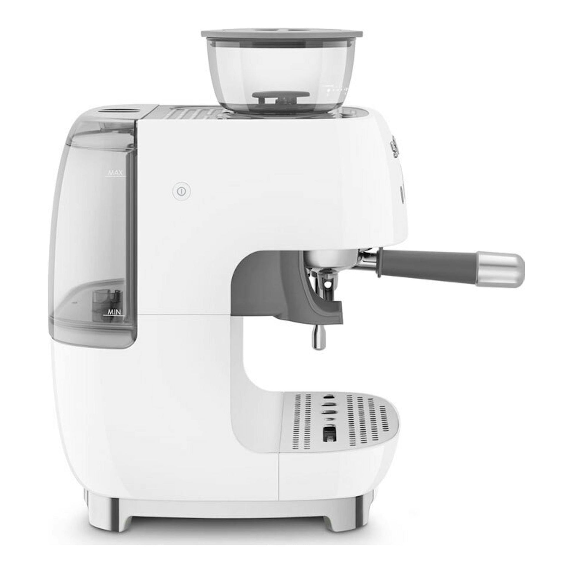 Cafetera espresso Smeg EGF03WHEU blanca, vista frontal en tres cuartos, con portafiltro y depósito visible.