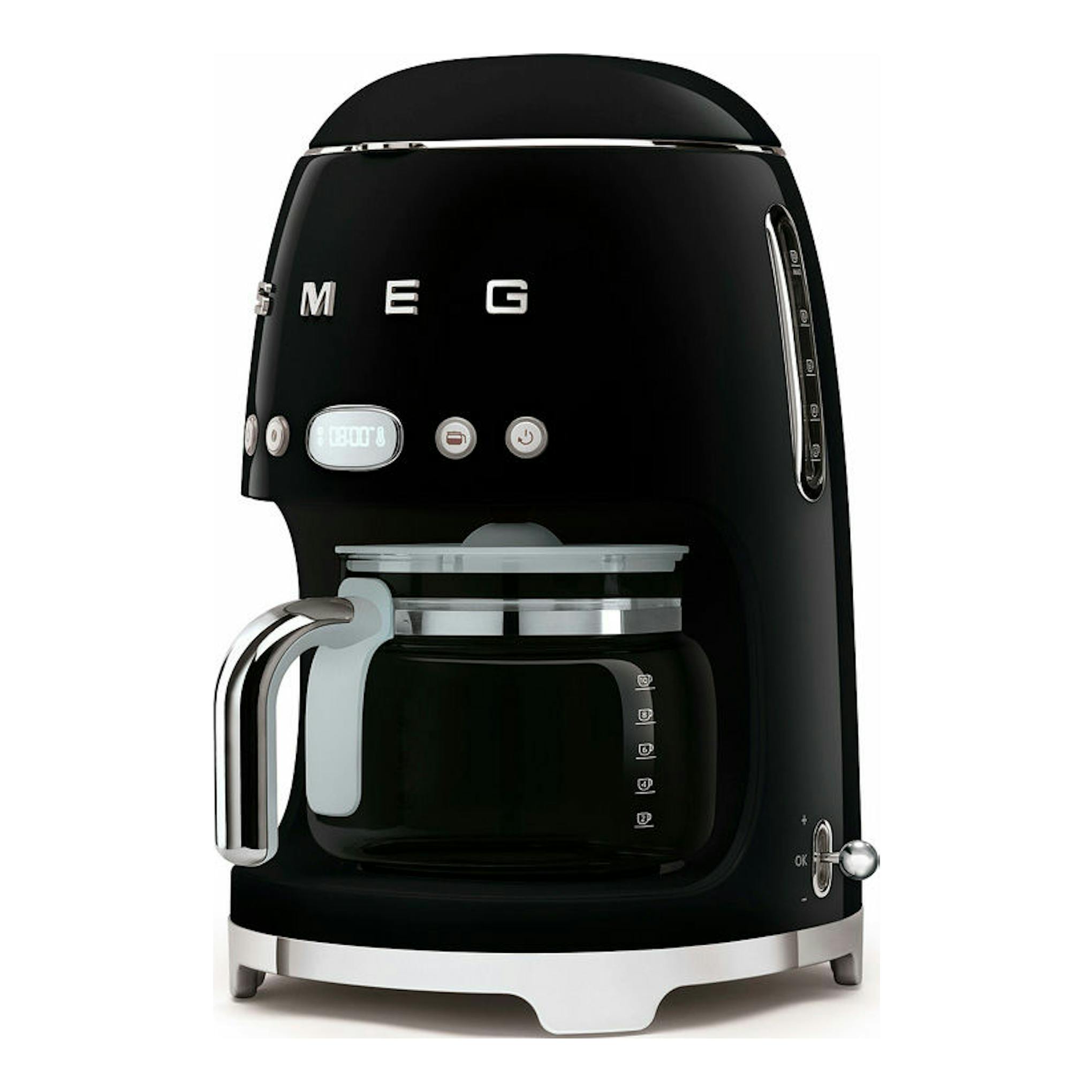 Cafetera de goteo Smeg DCF02BLEU negra, vista frontal, con jarra de vidrio y detalles cromados.