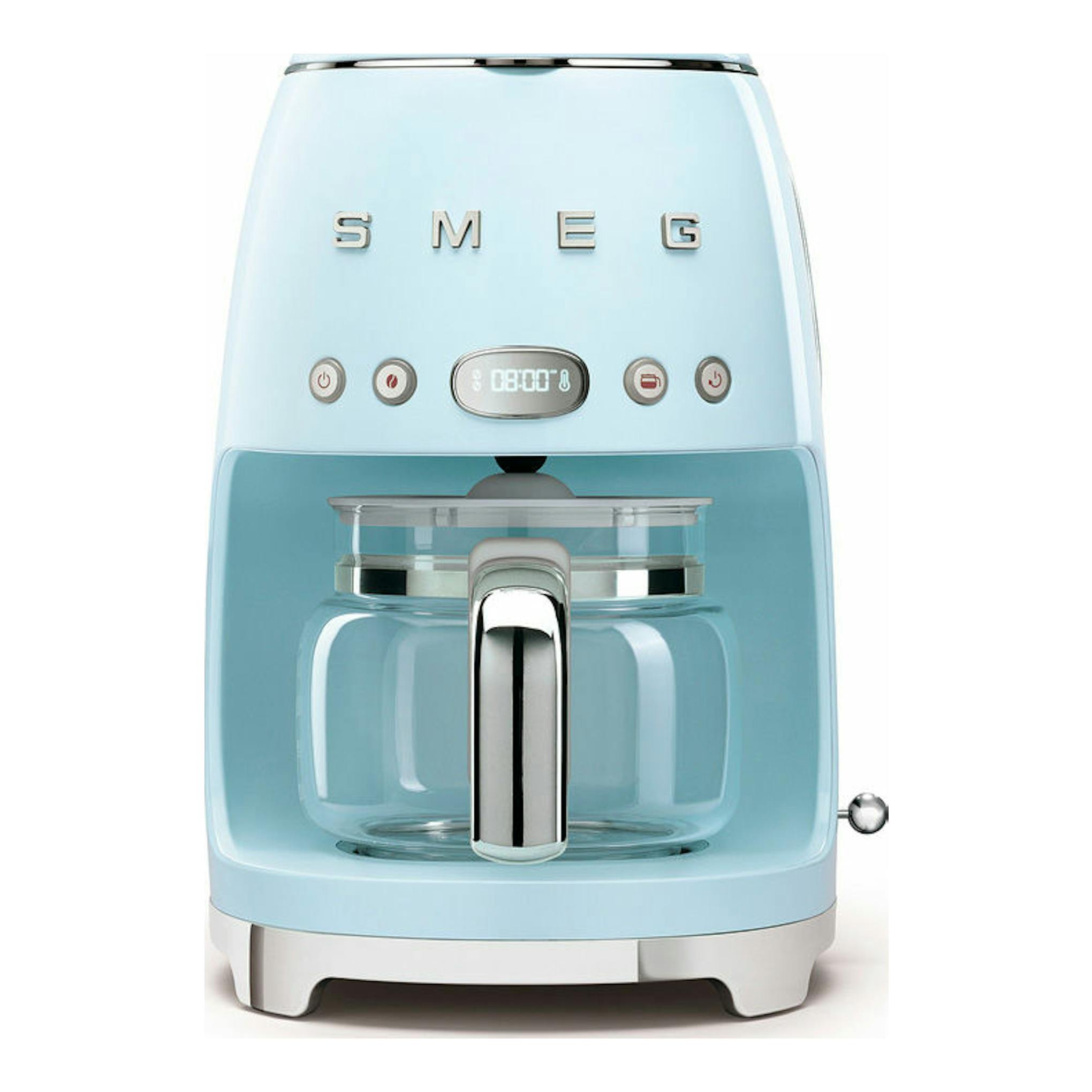 Cafetera de goteo Smeg DCF02PBEU azul pastel, vista frontal, con jarra de vidrio y detalles cromados.