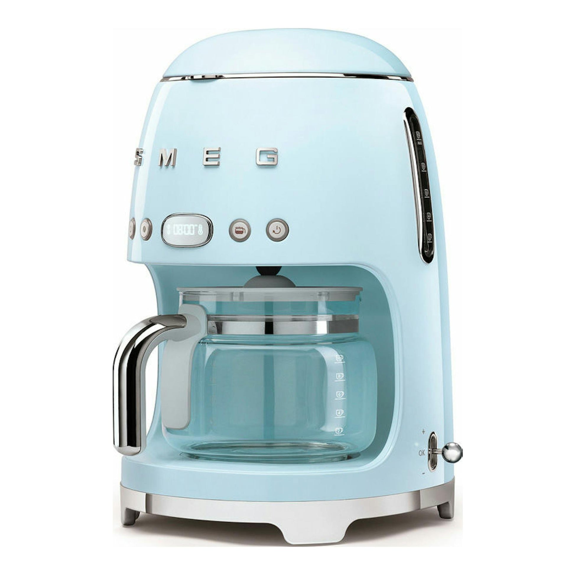Cafetera de goteo Smeg DCF02PBEU azul pastel, vista frontal, con jarra de vidrio y detalles cromados.