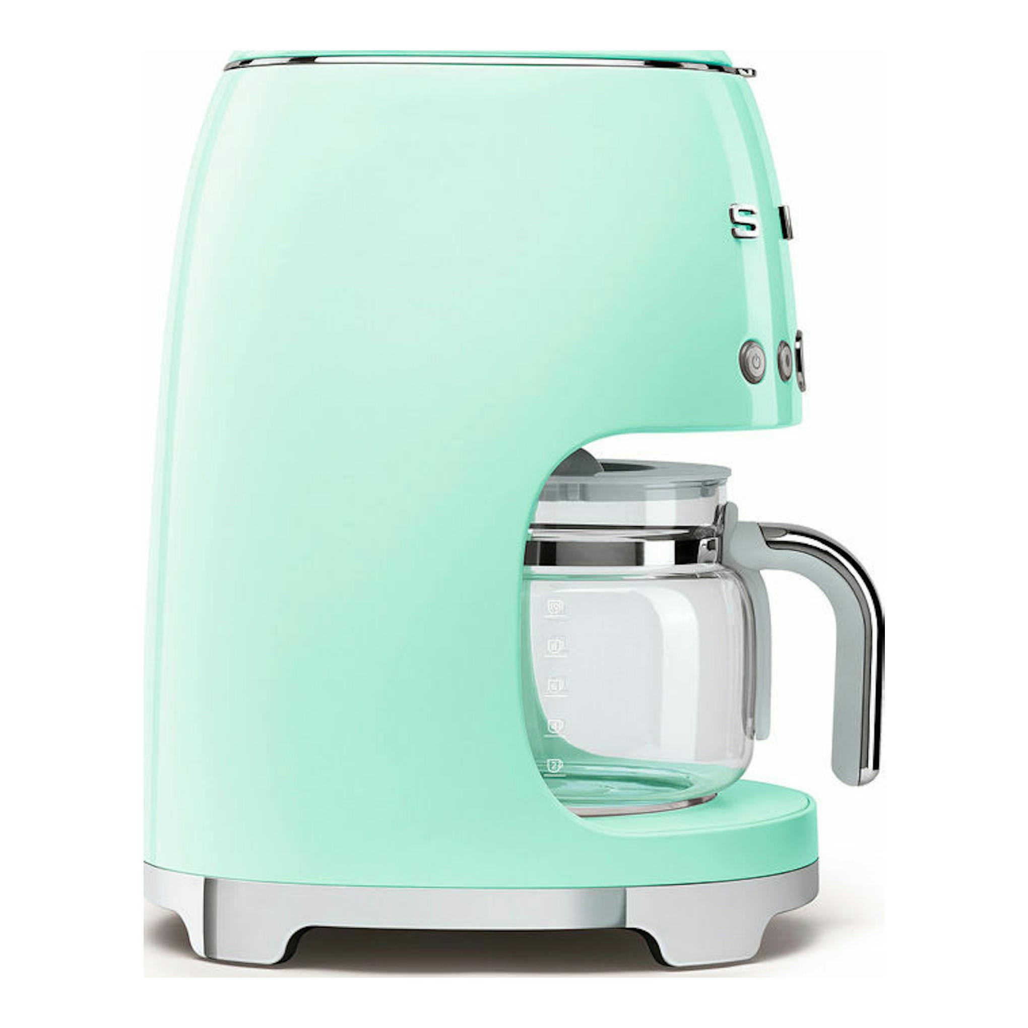 Cafetera de goteo Smeg DCF02PGEU verde pastel, vista lateral, con jarra de vidrio.