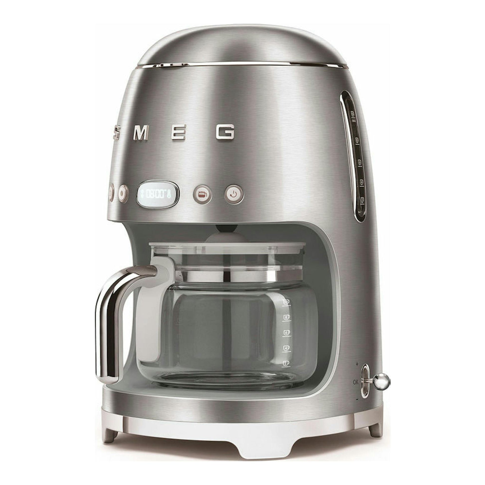 Cafetera de goteo Smeg DCF02SSEU plateada, vista frontal, con jarra de vidrio y panel de control.