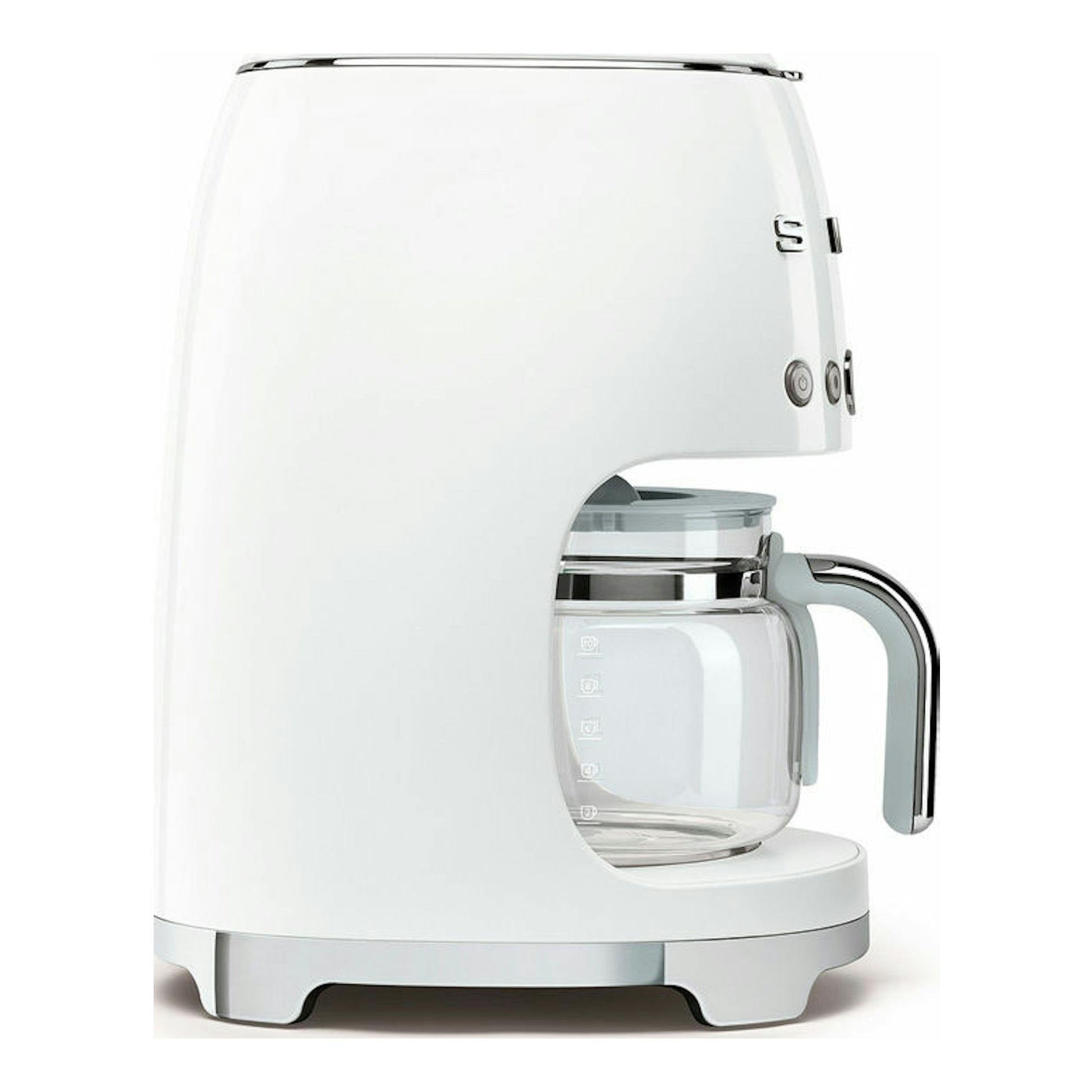 Cafetera de goteo Smeg DCF02 blanca, vista lateral, con jarra de vidrio y detalles cromados.