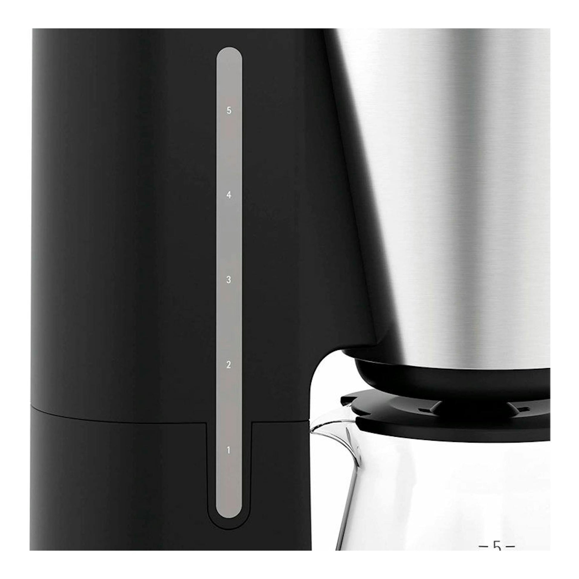 Cafetera de goteo WMF Aroma, negro y acero inoxidable, vista frontal parcial con jarra de cristal.