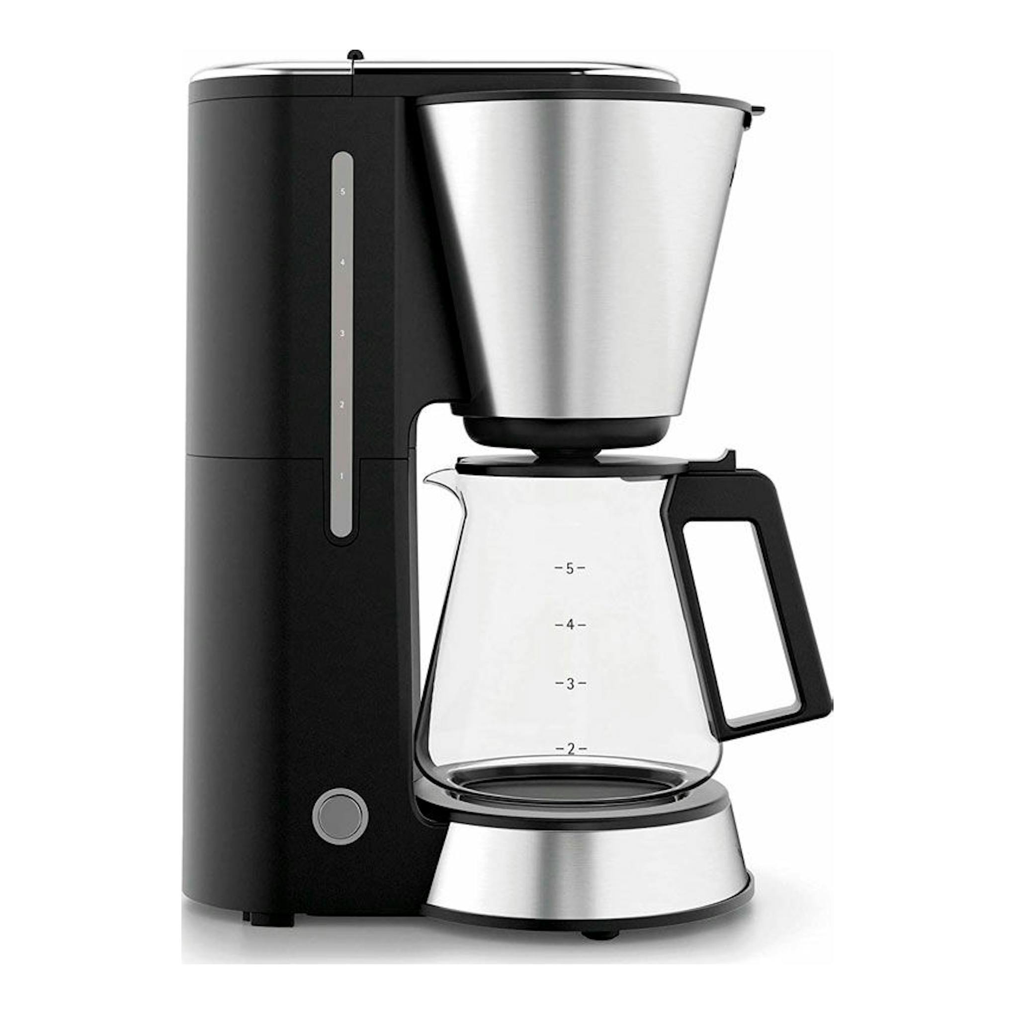 Cafetera de goteo WMF Aroma, vista frontal, negra y plateada, con jarra de cristal.