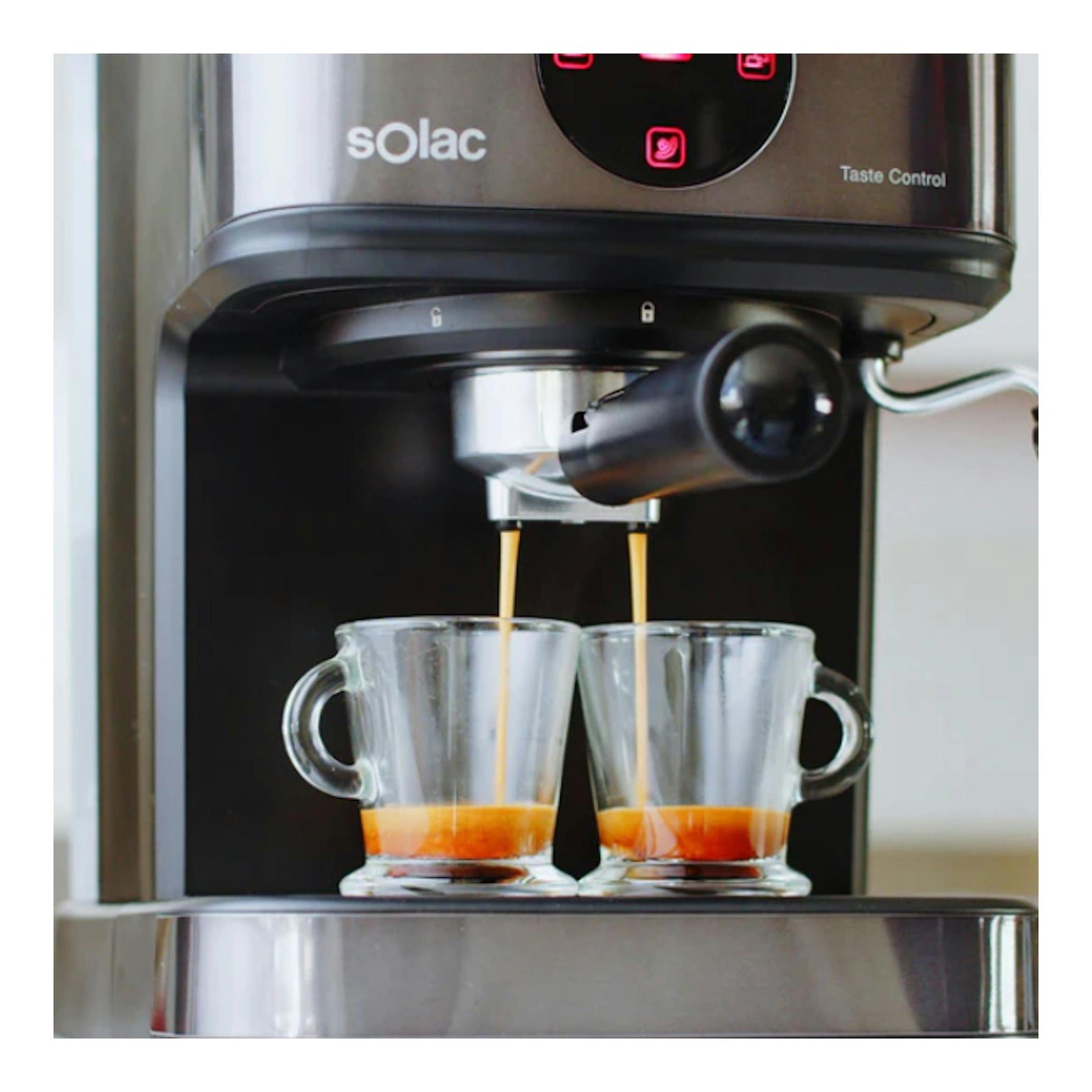 Cafetera espresso Solac Taste Control, vista frontal en acero inoxidable, preparando café en dos tazas de vidrio.