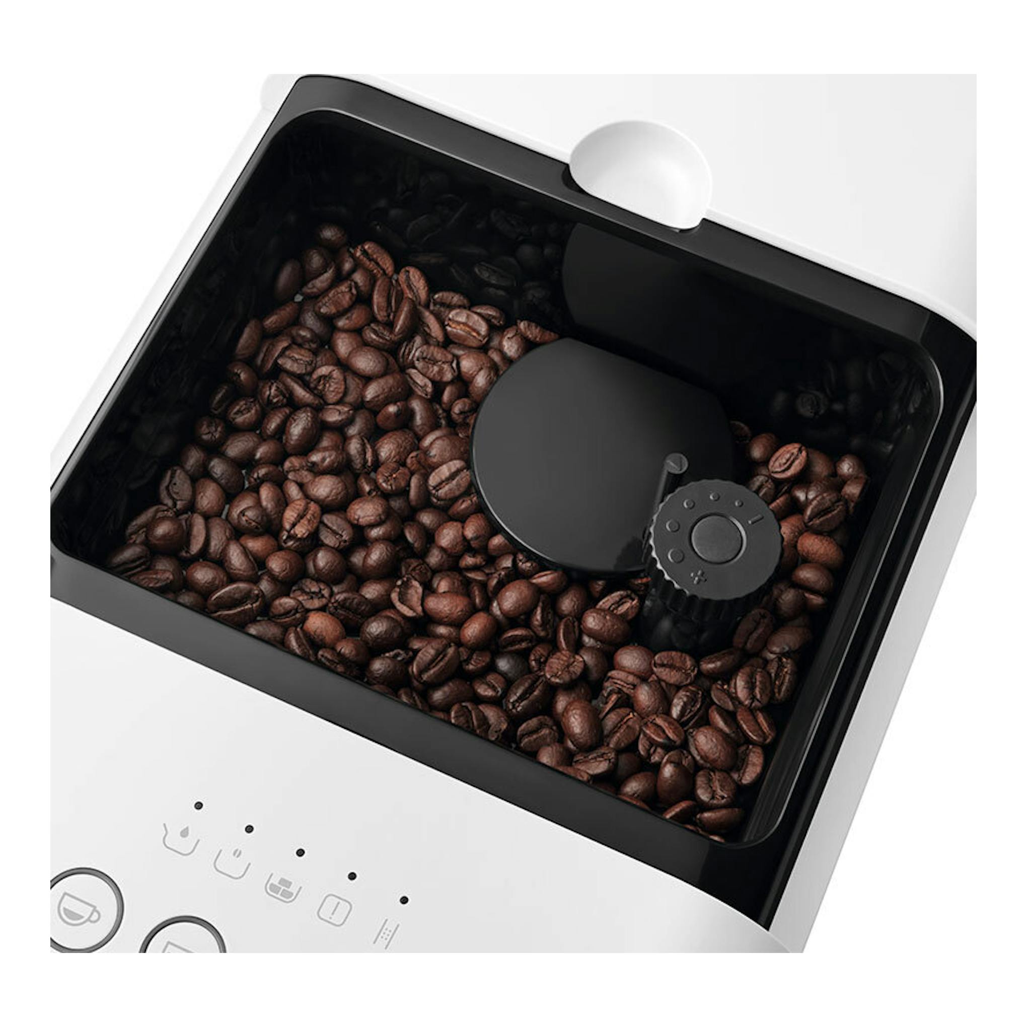 Cafetera superautomática Smeg BCC12WHMEU blanca, vista superior con depósito de granos y café en grano.