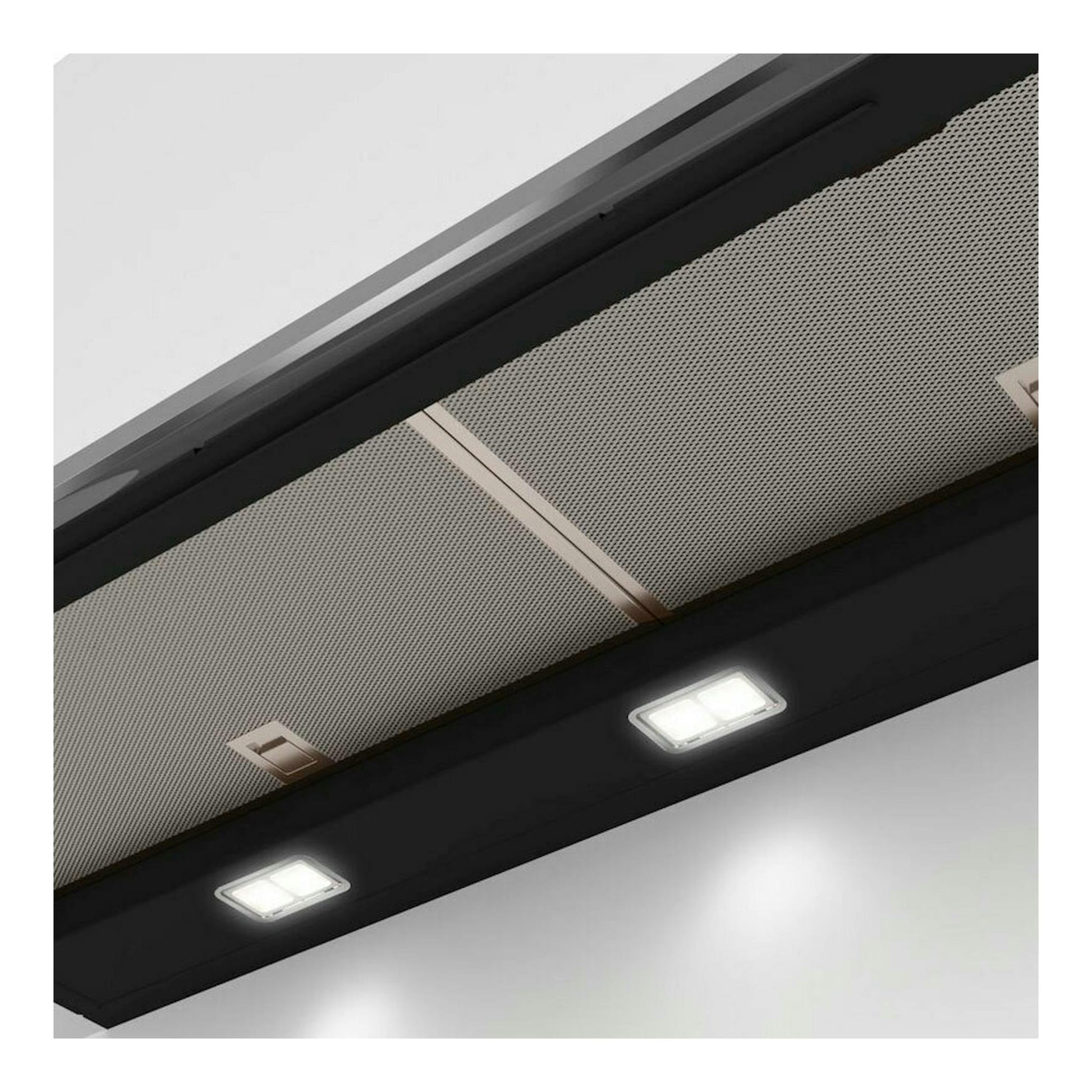 Campana extractora Bosch DBB97AM60 negra, vista inferior con filtros metálicos y dos luces LED.