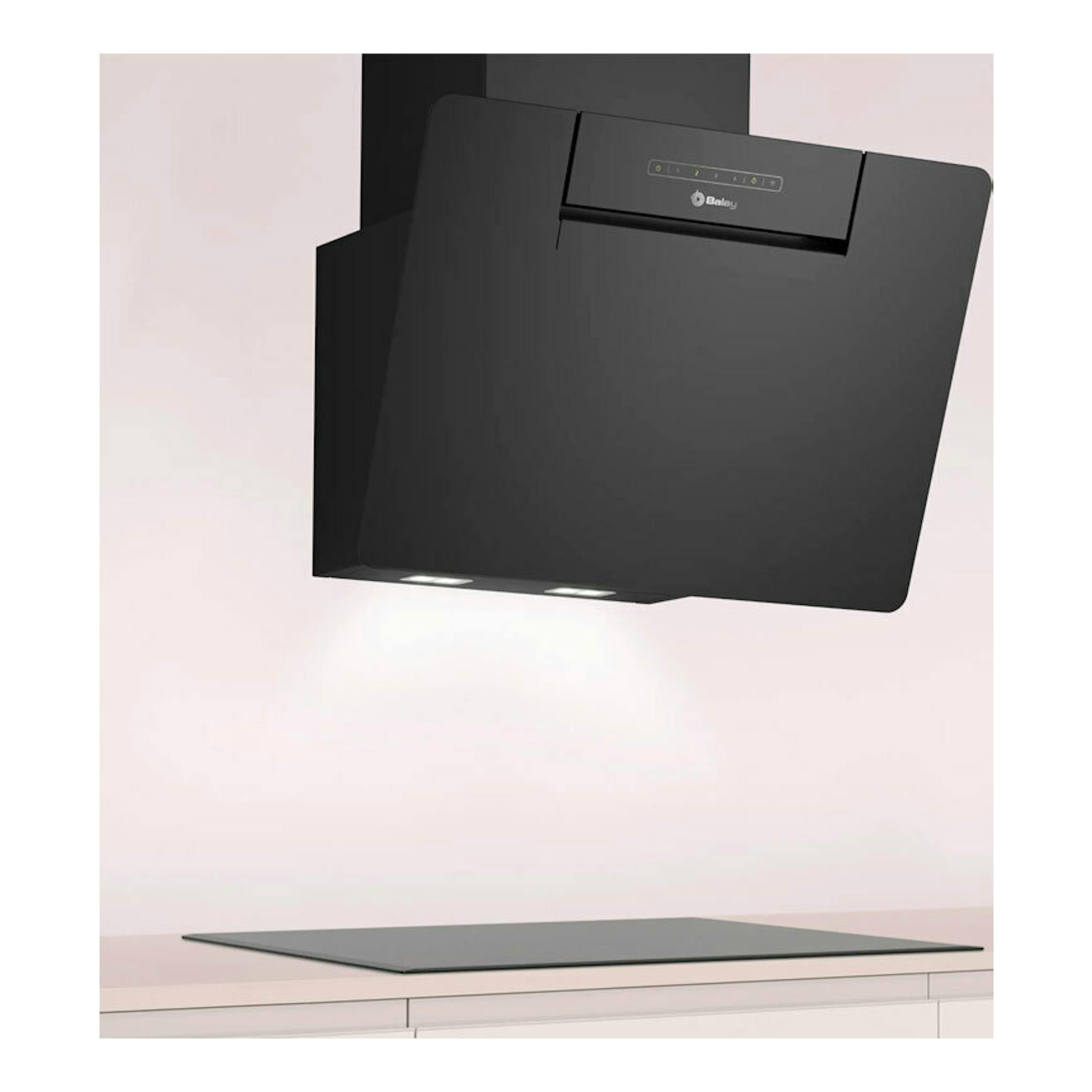 Campana de pared Balay 3BC567GNH de cristal negro, vista frontal inclinada.