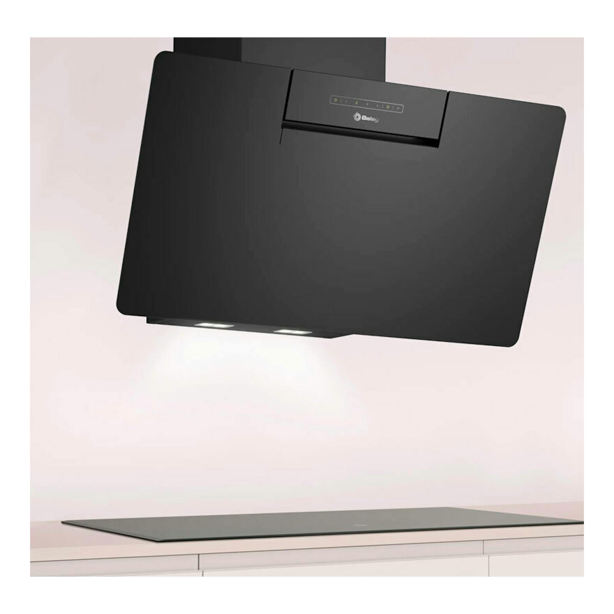 Campana extractora de pared Balay 3BC587GNH, cristal negro, vista frontal inclinada, 80 cm.