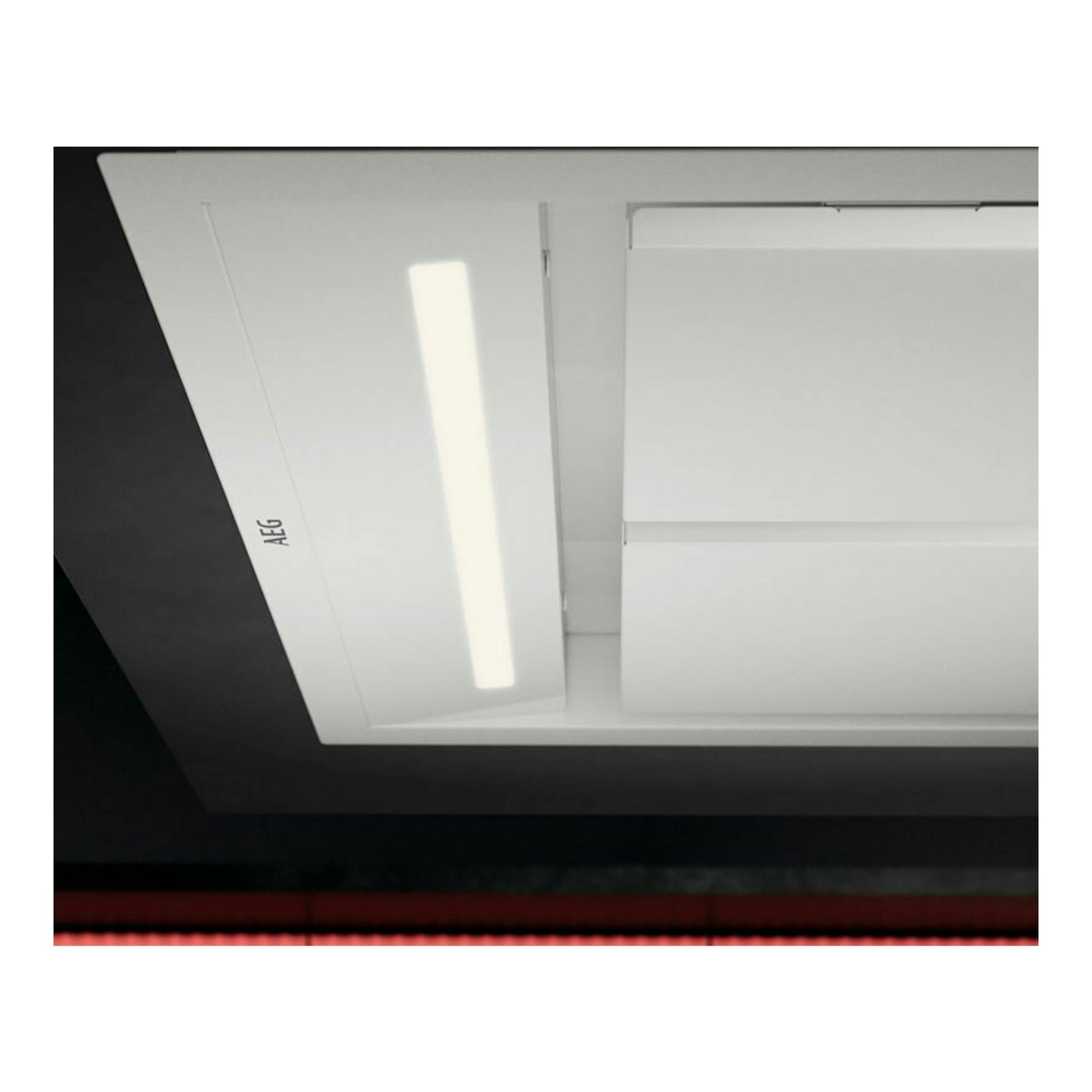 Campana de techo AEG NDC7792SW blanca, vista inferior, con luz LED rectangular.