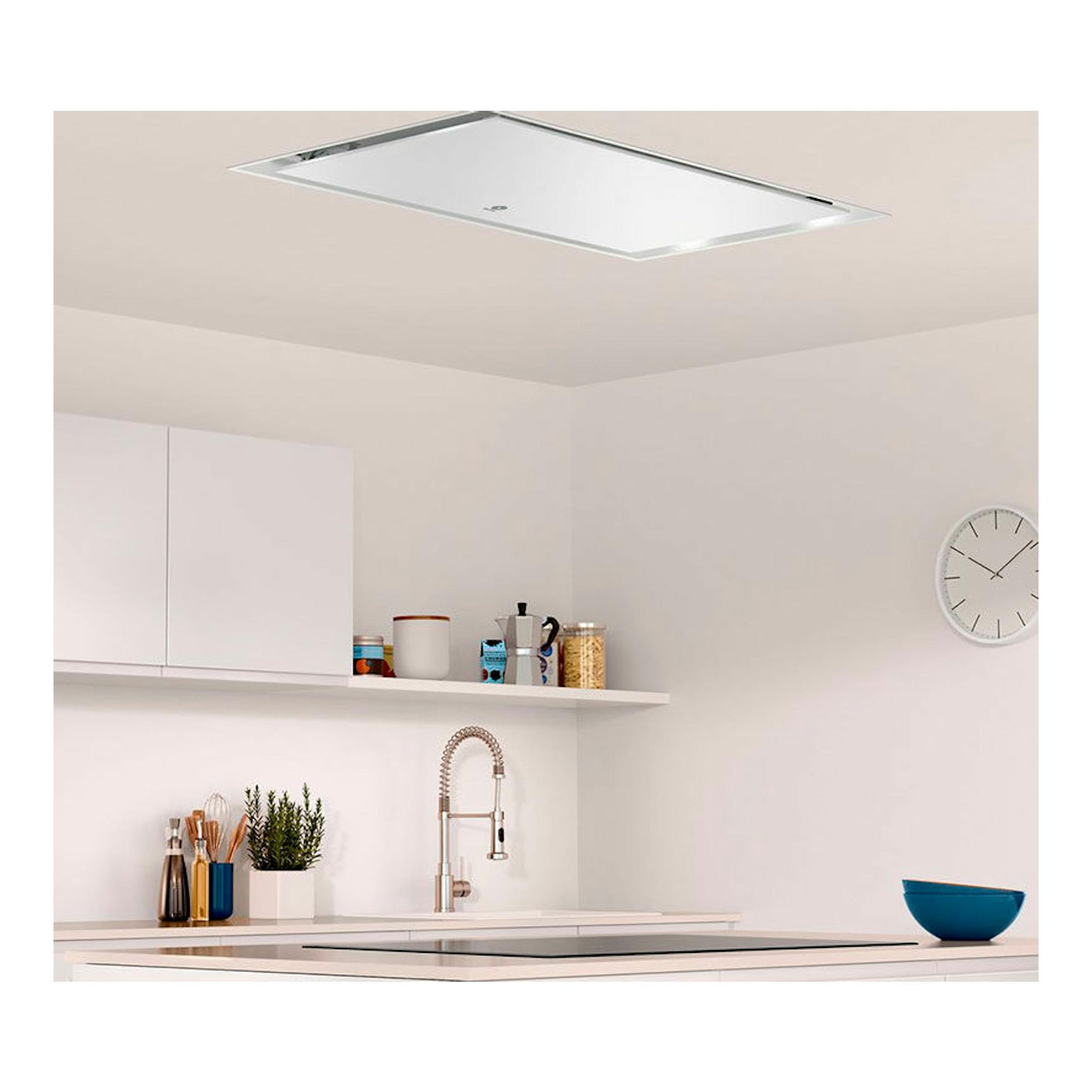 Campana de techo Balay 3BE297RW blanca, vista inferior instalada en el techo de una cocina moderna.
