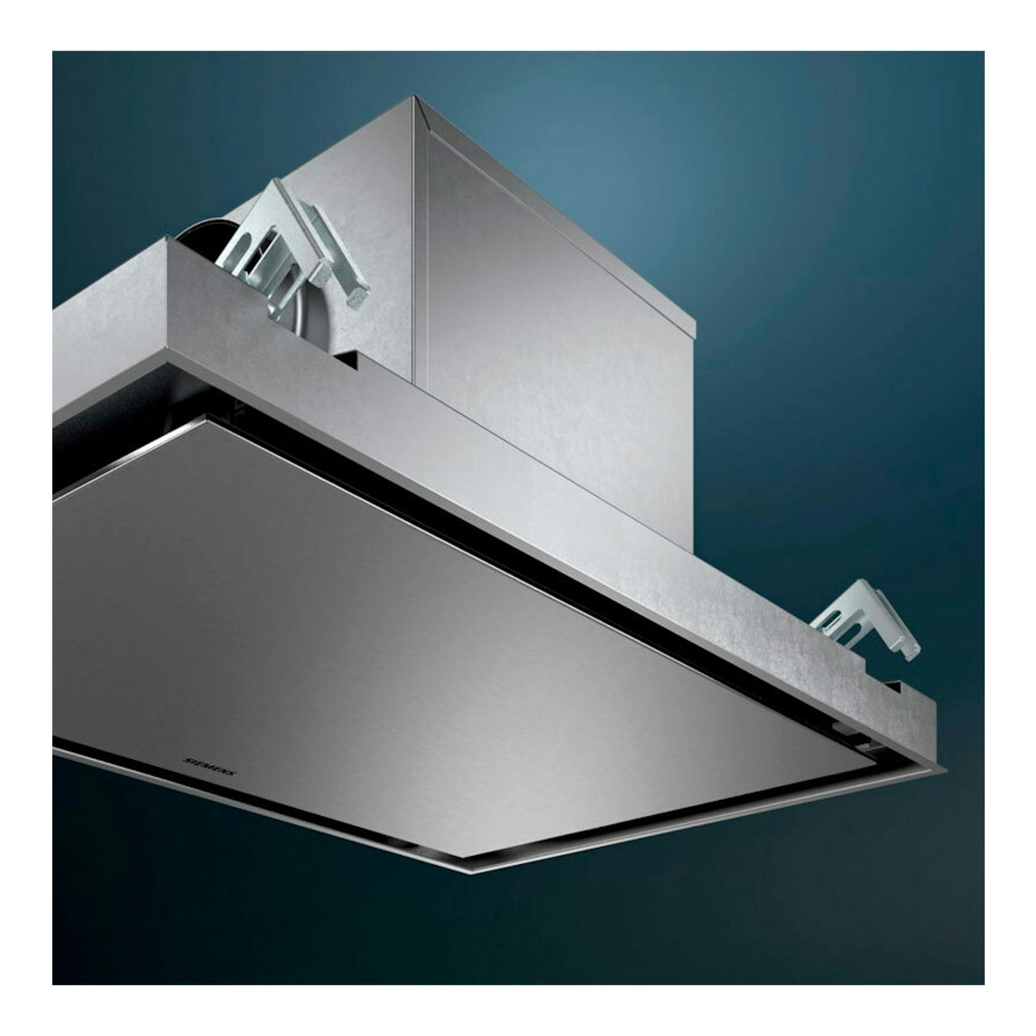 Campana de techo Siemens LR97CAQ50 en inox, vista inferior en ángulo, con panel rectangular y anclajes visibles.
