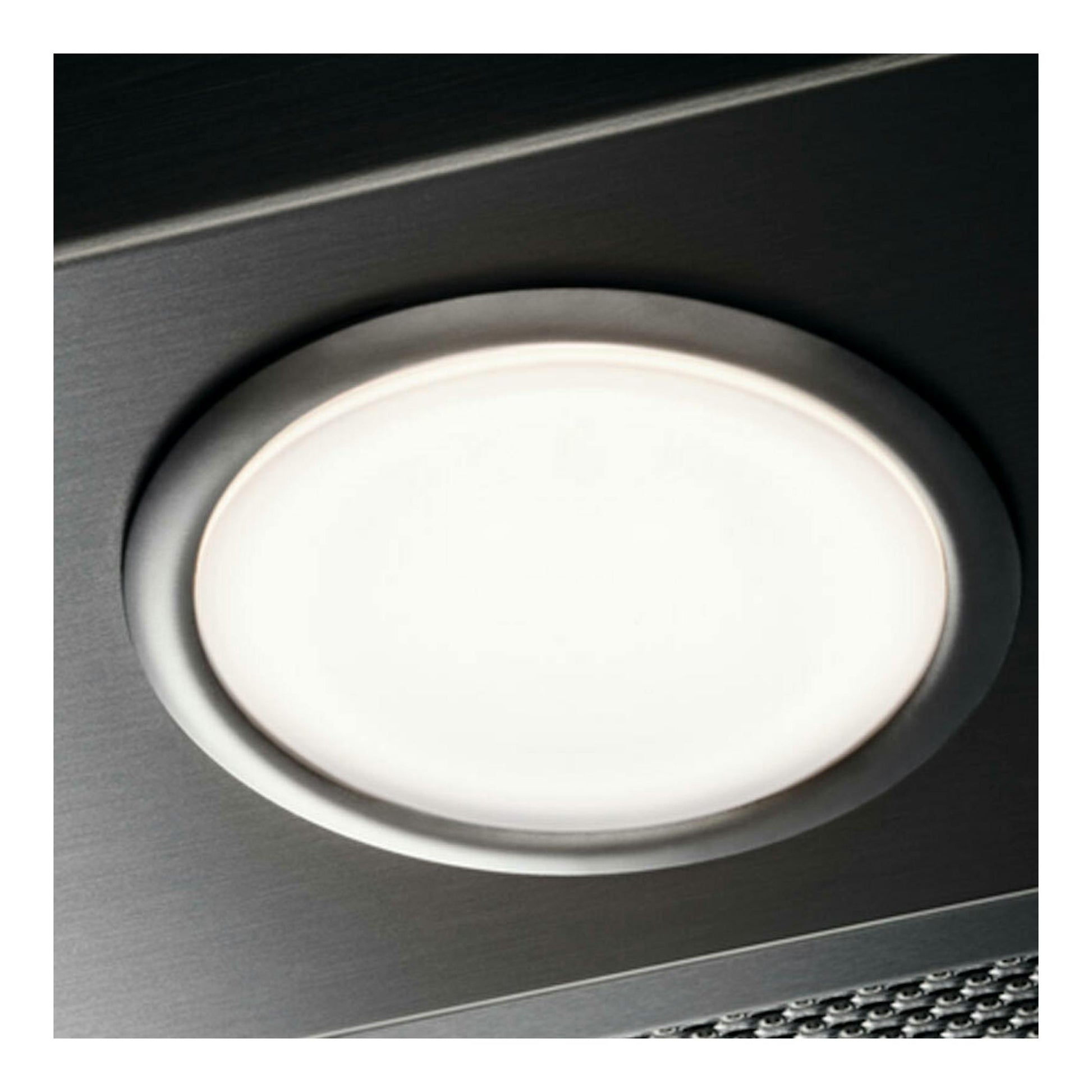 Campana decorativa AEG DBE5960HB en inox, vista en detalle del foco circular y rejilla inferior.