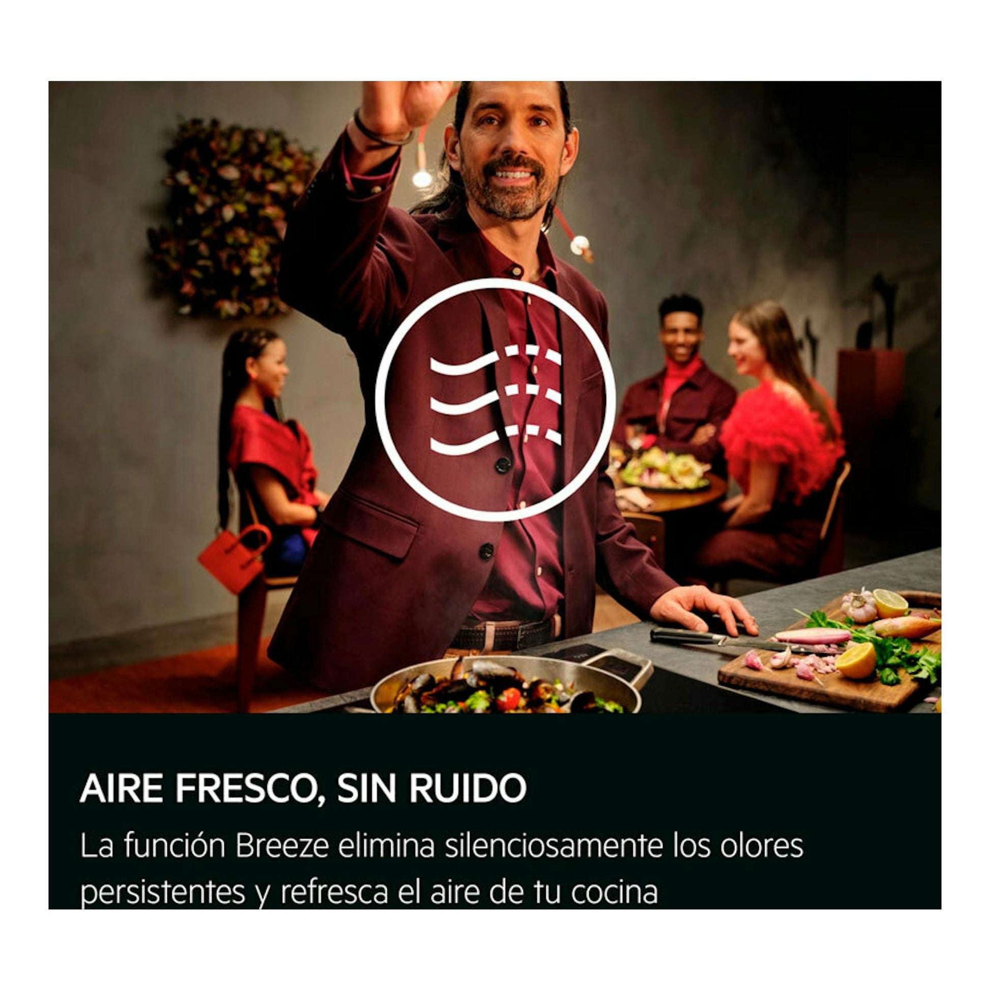 AEG GB87D91CB: imagen promocional de una cocina con personas cocinando y texto sobre aire fresco y silencio.