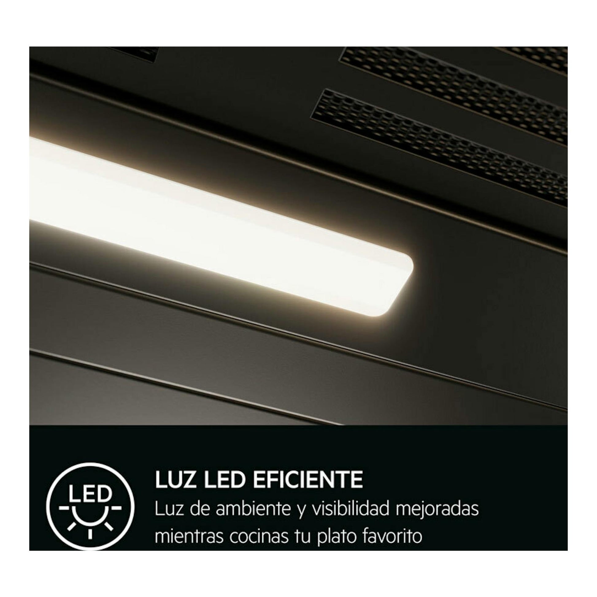 Campana decorativa AEG GV77D61SB negra, detalle de luz LED encendida.