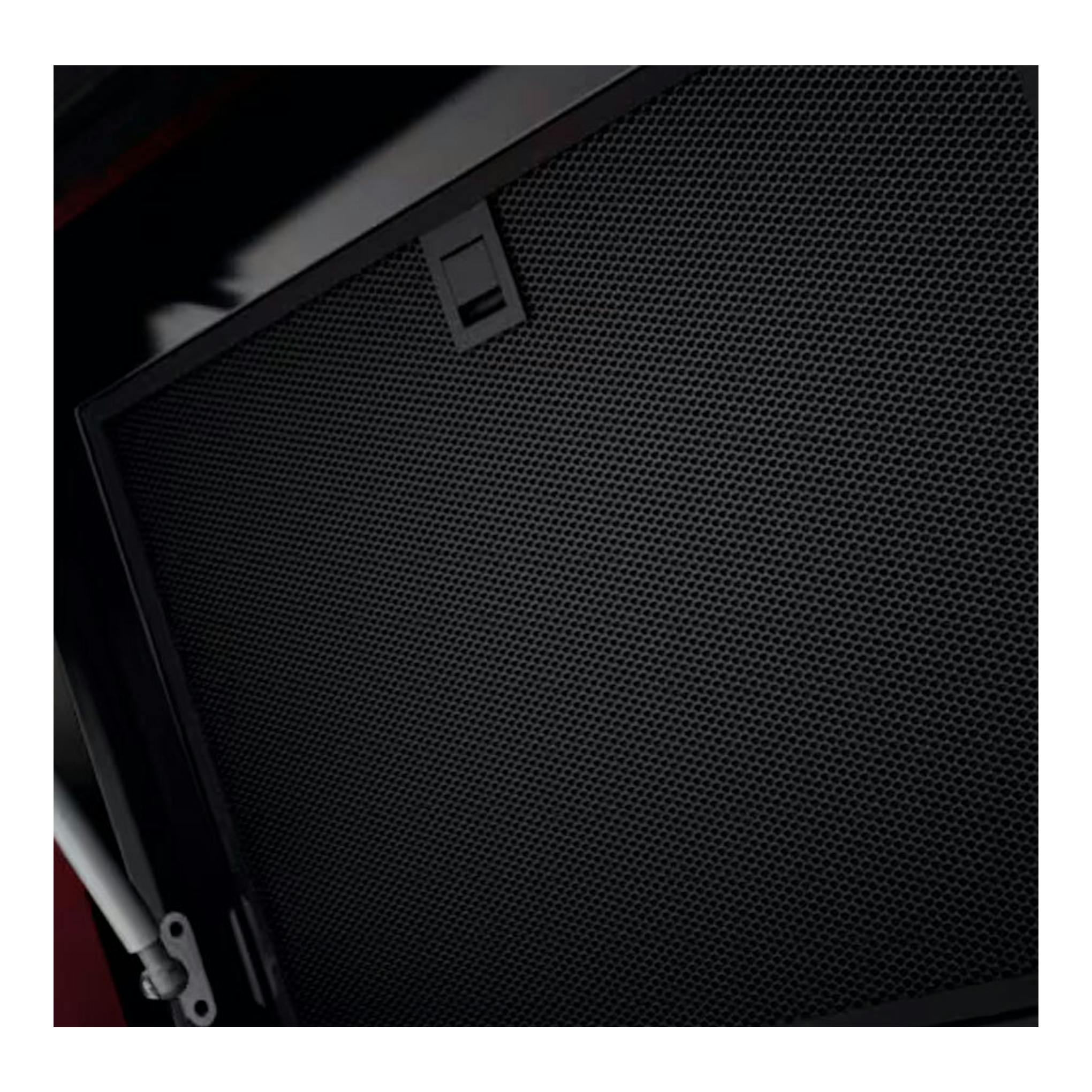Campana decorativa AEG GV77D61SZ en negro mate, vista en primer plano del filtro metálico.