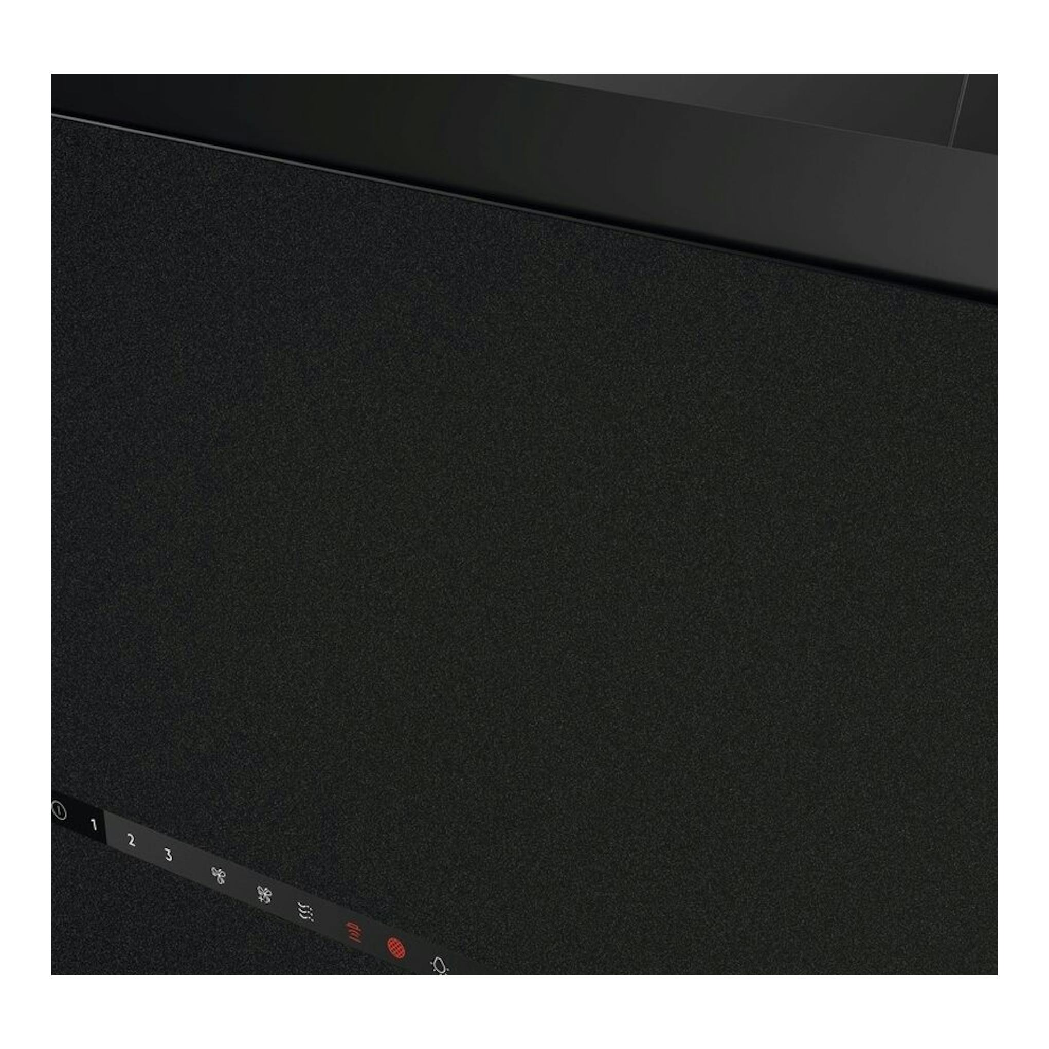 Campana decorativa AEG GV77D81SZ negra, vista frontal inclinada, con panel de control táctil.