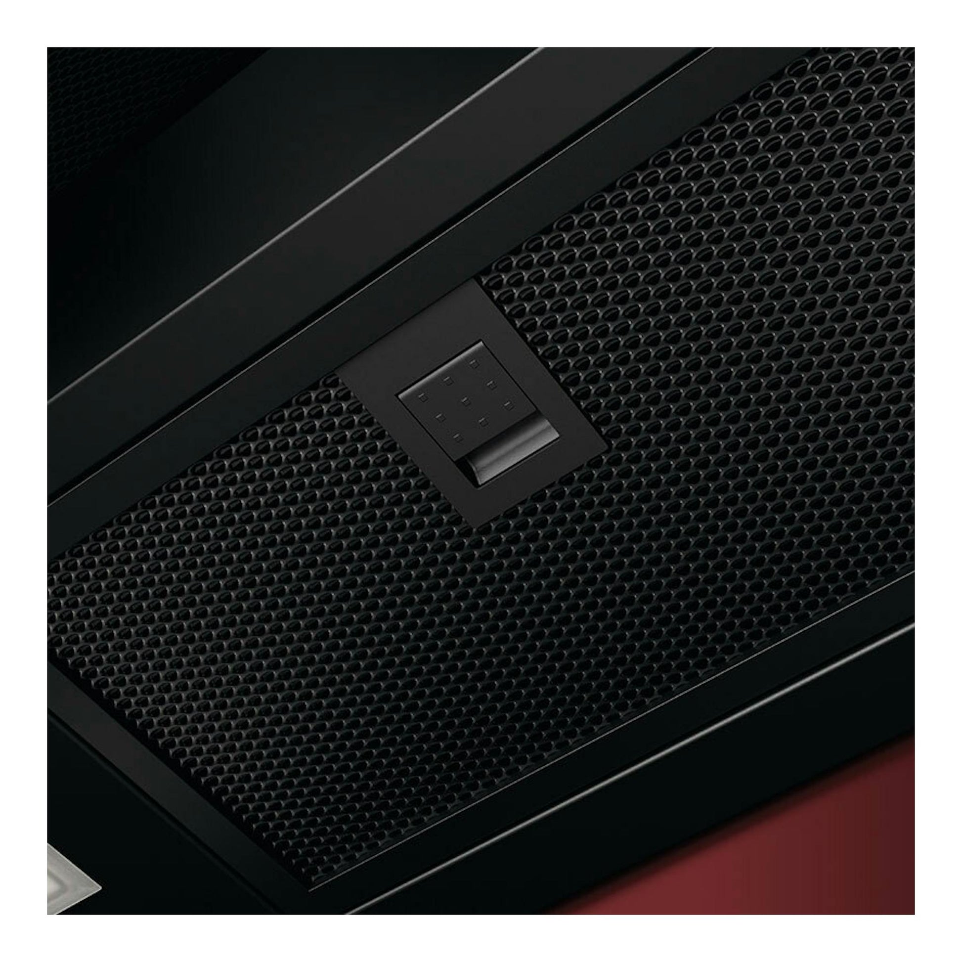 Campana decorativa AEG GV77D91SB negra, vista en primer plano del panel frontal y rejilla metálica.