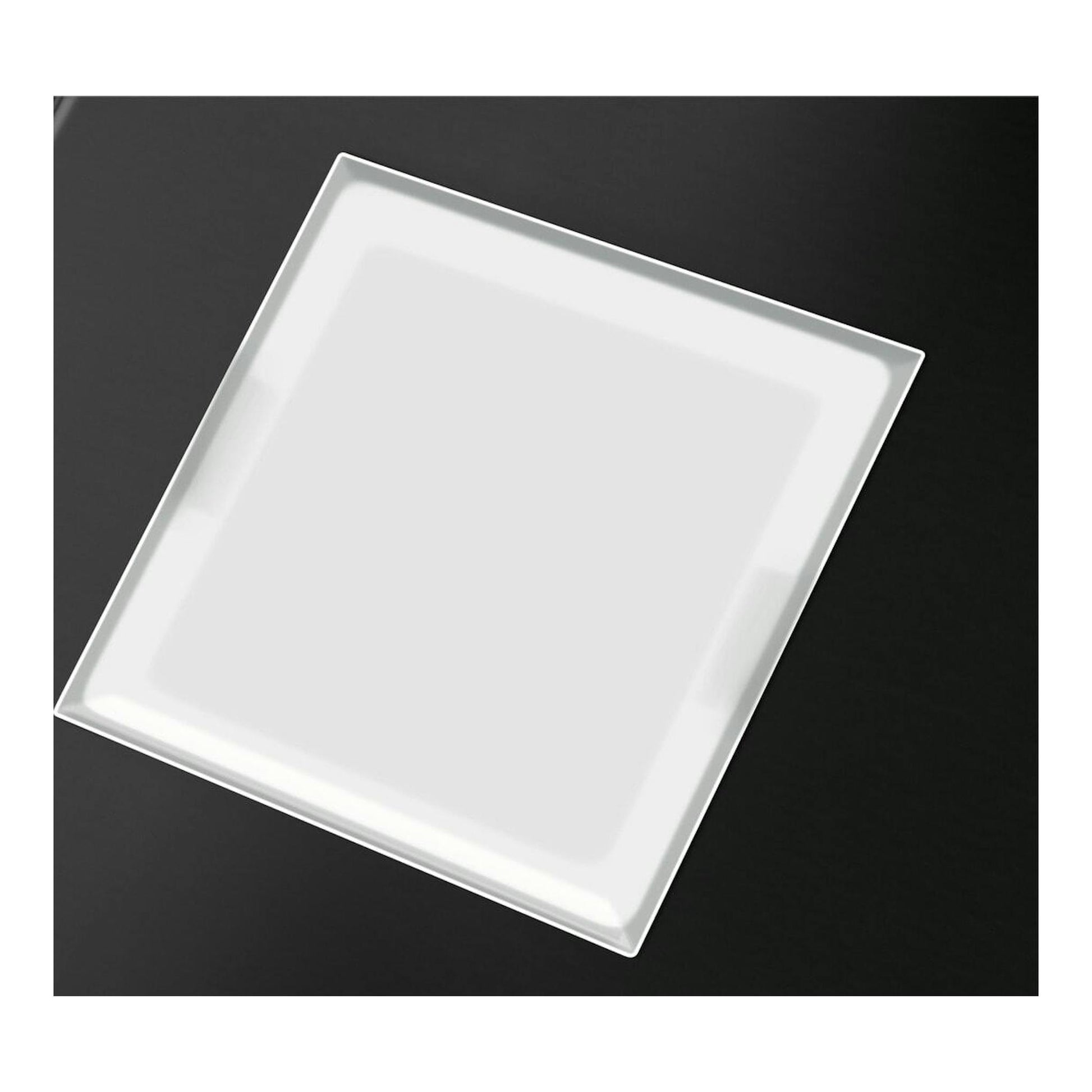 Campana decorativa AEG GV77D91SZ, vista en diagonal, de color blanco sobre fondo negro.