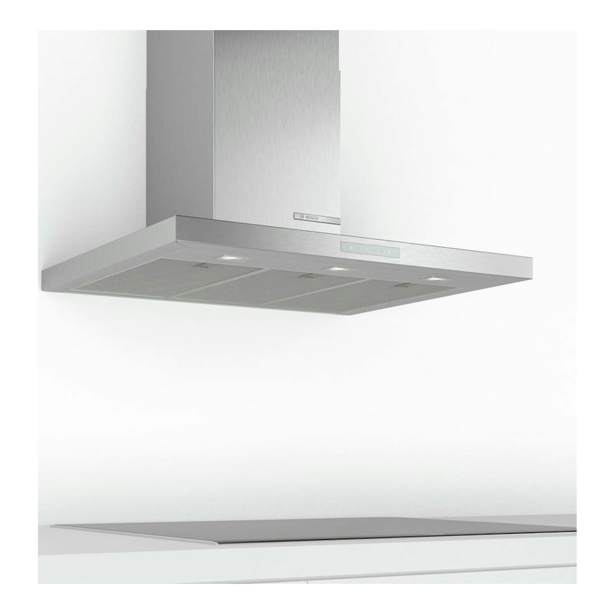 Campana extractora decorativa Bosch DWB97CM50 en acero inoxidable, vista frontal inclinada.