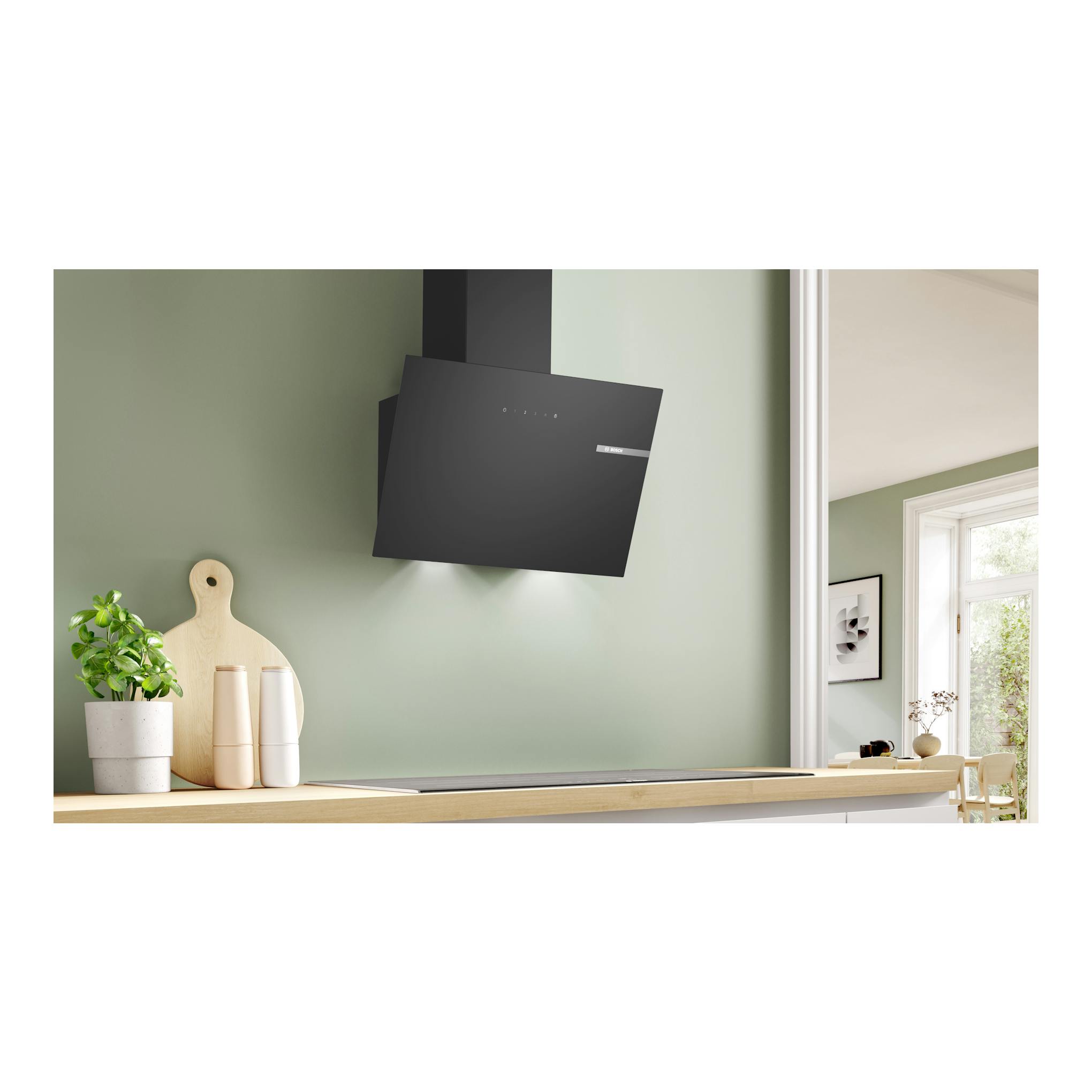 Campana decorativa Bosch DWK65DK60 negra, vista frontal inclinada, montada en pared sobre cocina.