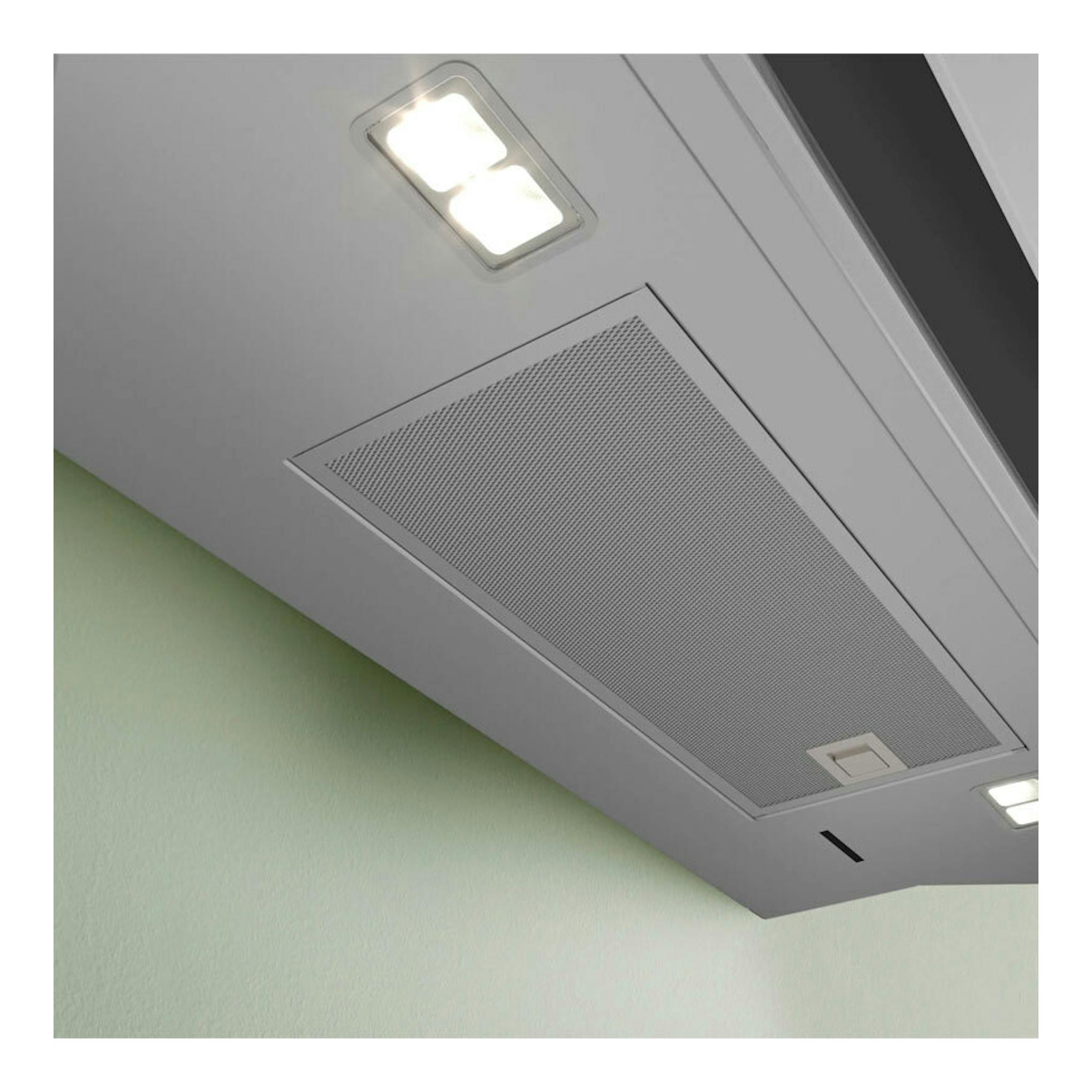 Campana Bosch DWK91LT20 en vista inferior, blanca, con rejilla central y luces LED encendidas.