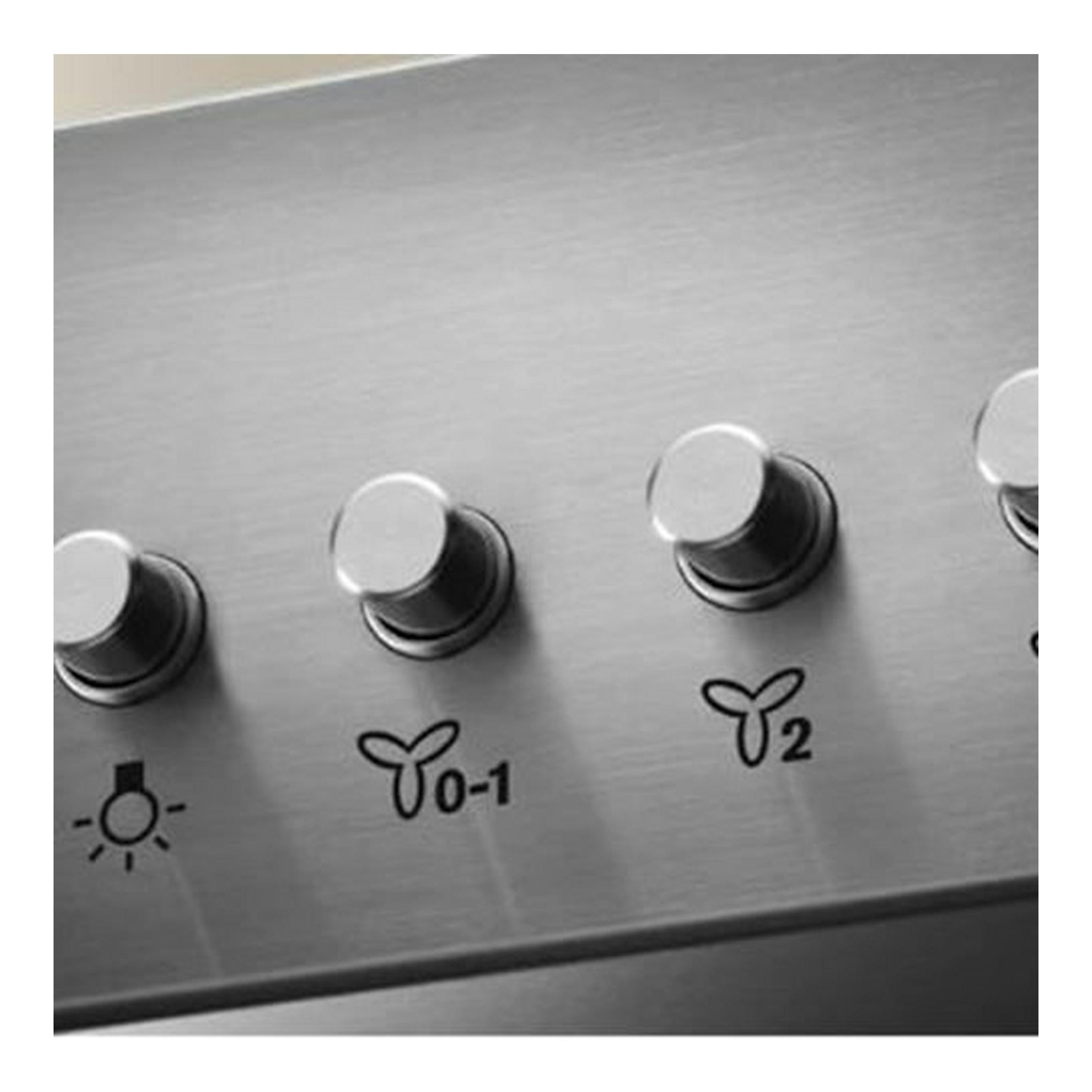 Campana decorativa Electrolux LFT416X inox, primer plano del panel frontal con botones y símbolos.