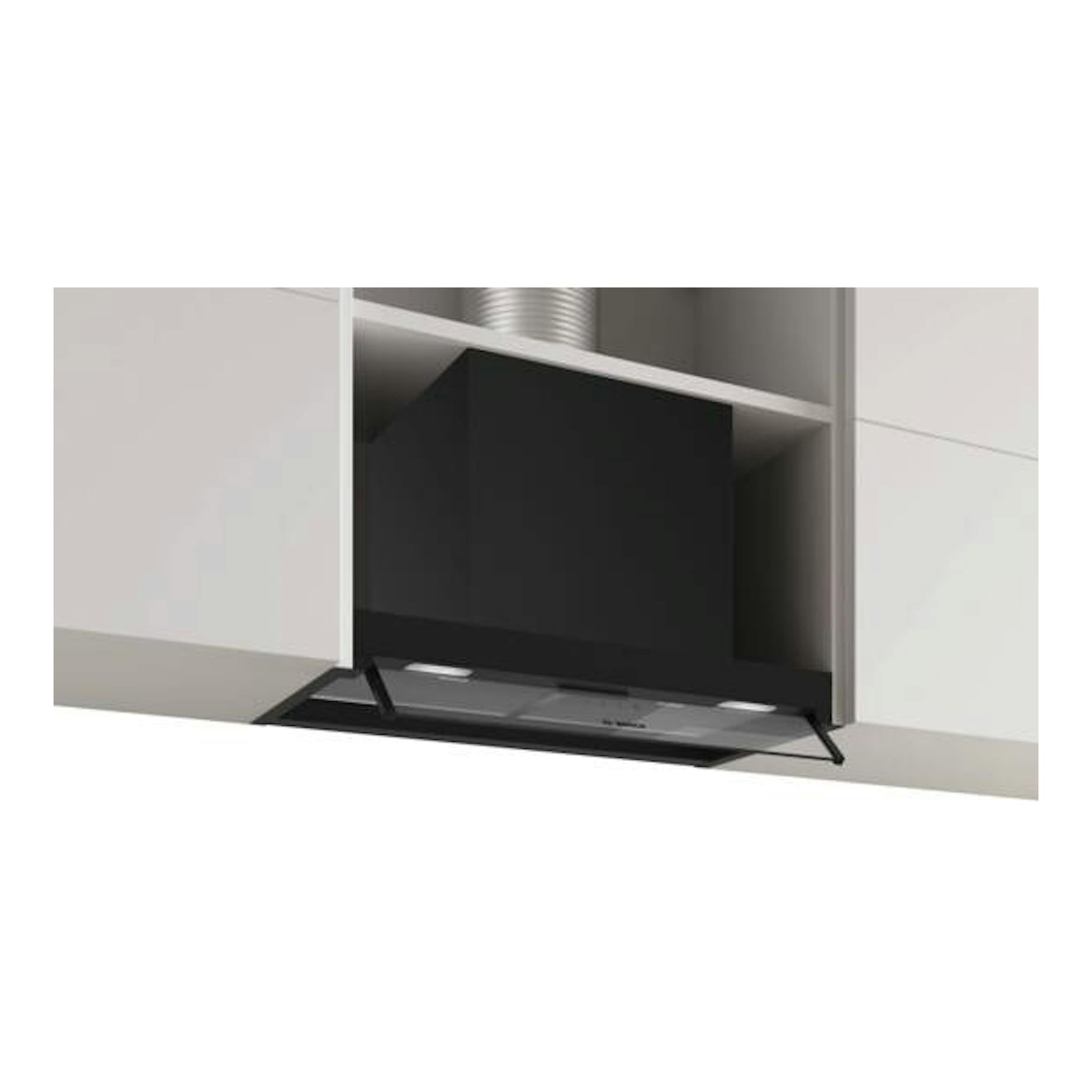 Campana extractora Bosch DBB65CC60 negra mate, integrada en mueble de cocina, vista frontal.