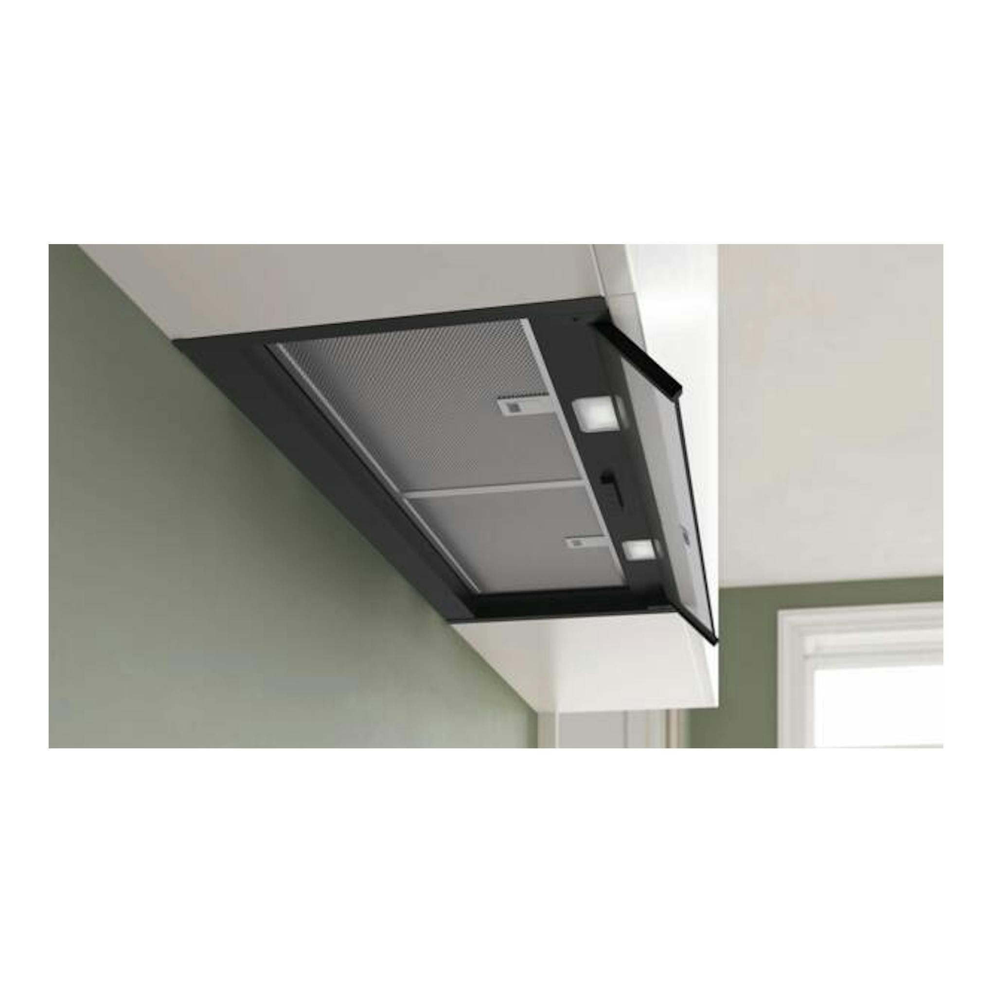 Campana integrable Bosch DBB85CC60, negra, con cristal transparente, vista inferior inclinada.