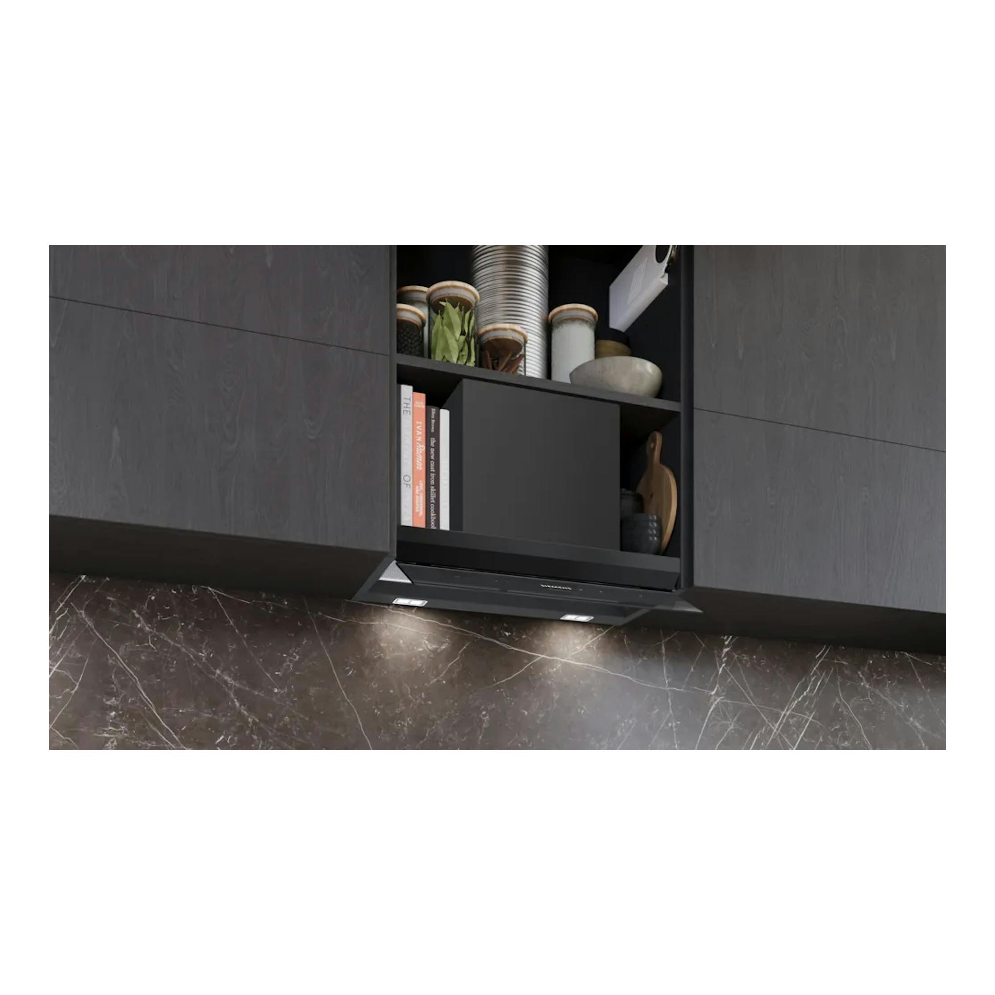 Campana decorativa integrable Siemens LJ97BDP60, negro mate, vista frontal bajo armarios de cocina.