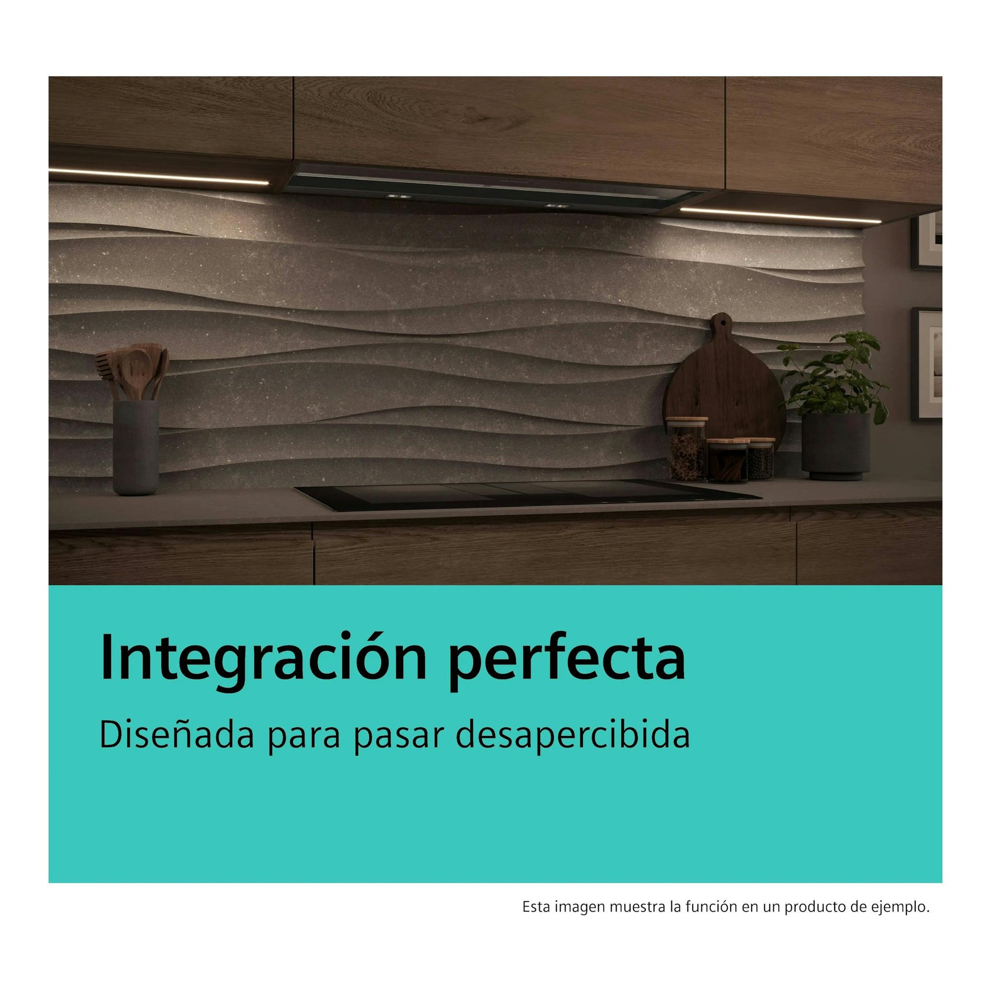 Campana integrable Siemens LJ98BET60 negra bajo armarios de cocina, vista frontal.