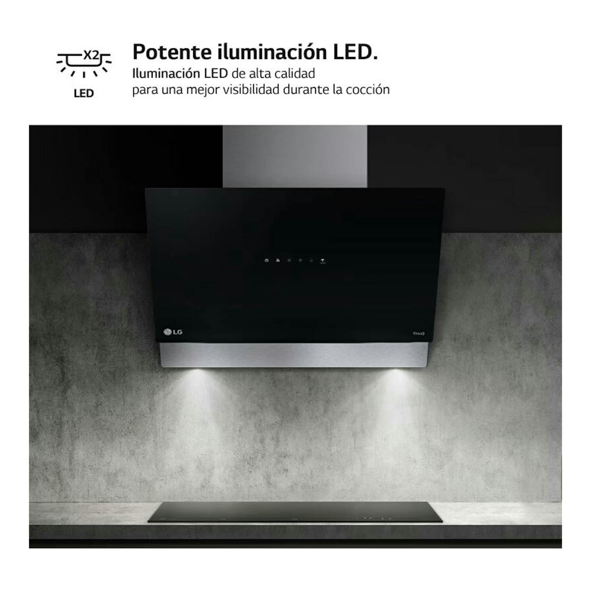 Campana decorativa LG HCEZ2428B negra, vista frontal, con iluminación LED sobre la cocina.