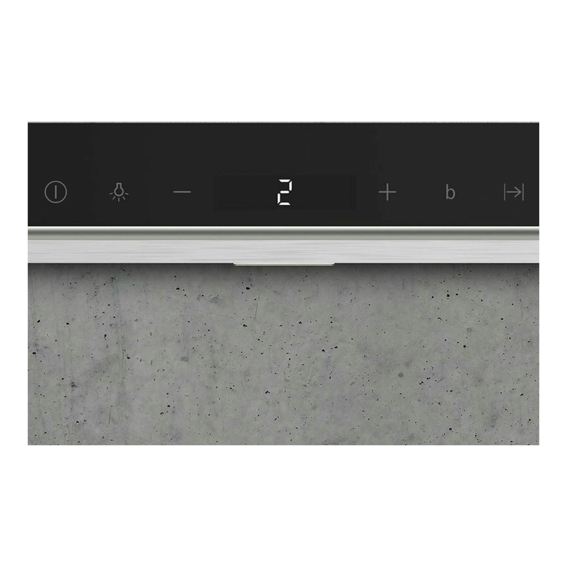 Campana extractora Siemens LC91BUR50 en acero inoxidable, vista frontal, con panel de control negro.