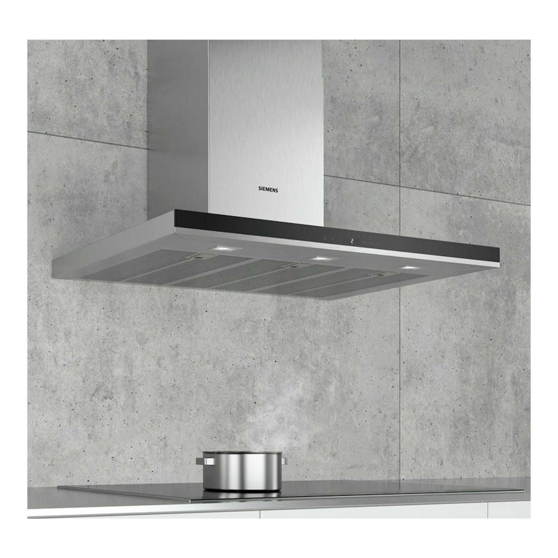 Campana decorativa Siemens LC98BIP50 de acero inoxidable y negro, vista frontal inclinada.