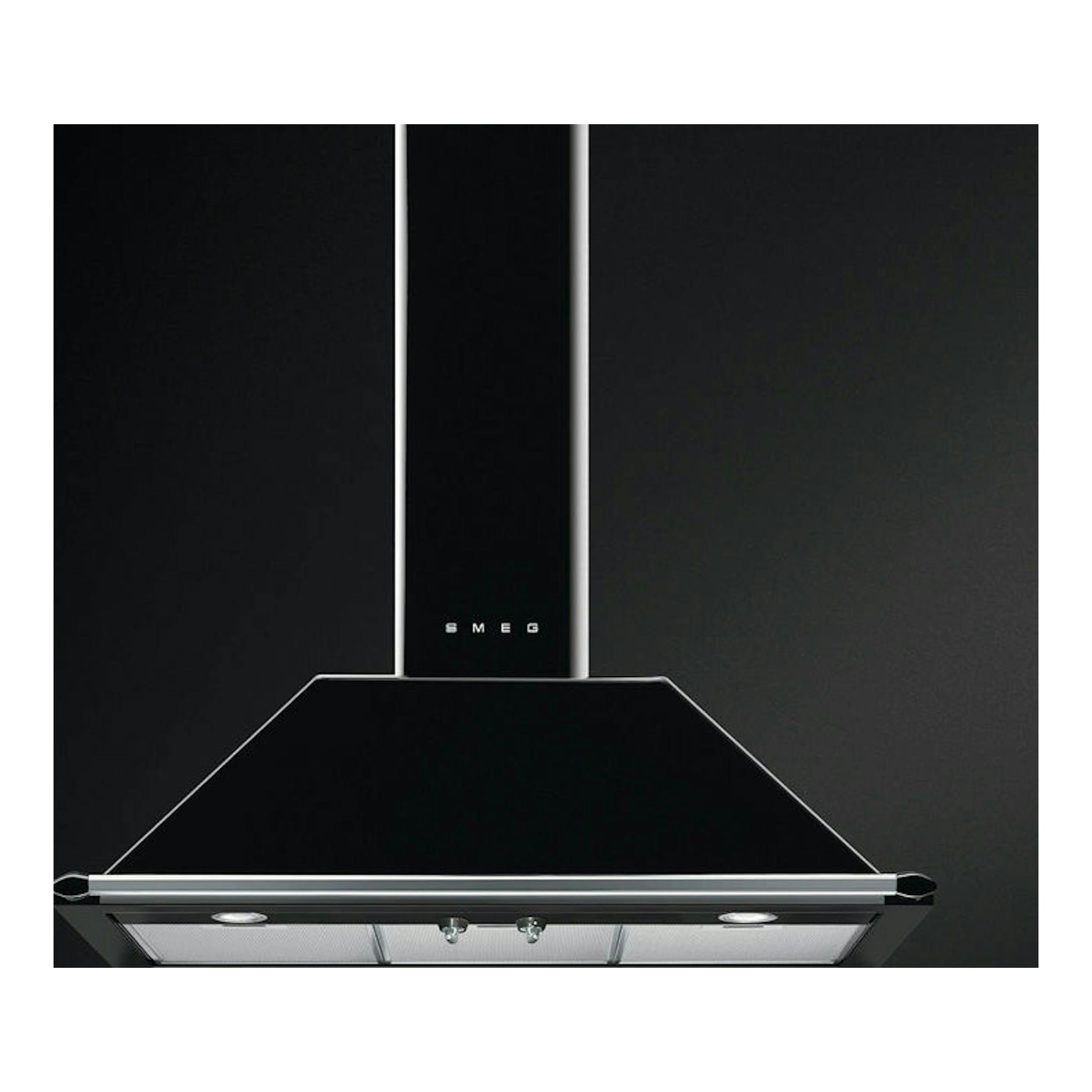 Campana decorativa Smeg KT90BLE negra, vista frontal, con chimenea central y panel inferior metálico.
