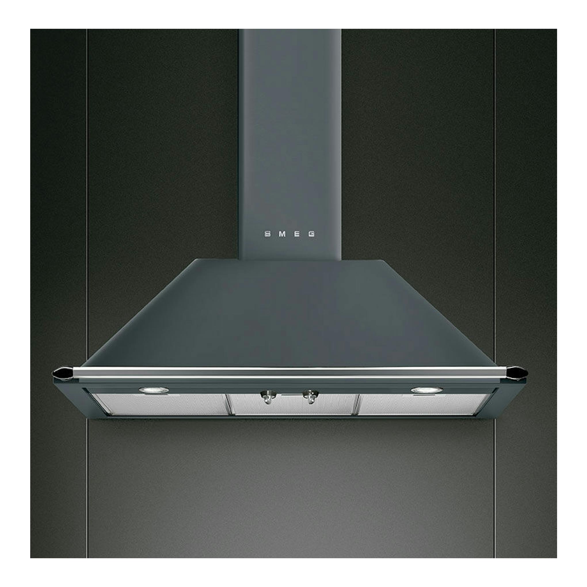 Campana decorativa Smeg KT90GRE gris, vista frontal, con chimenea y filtros visibles.