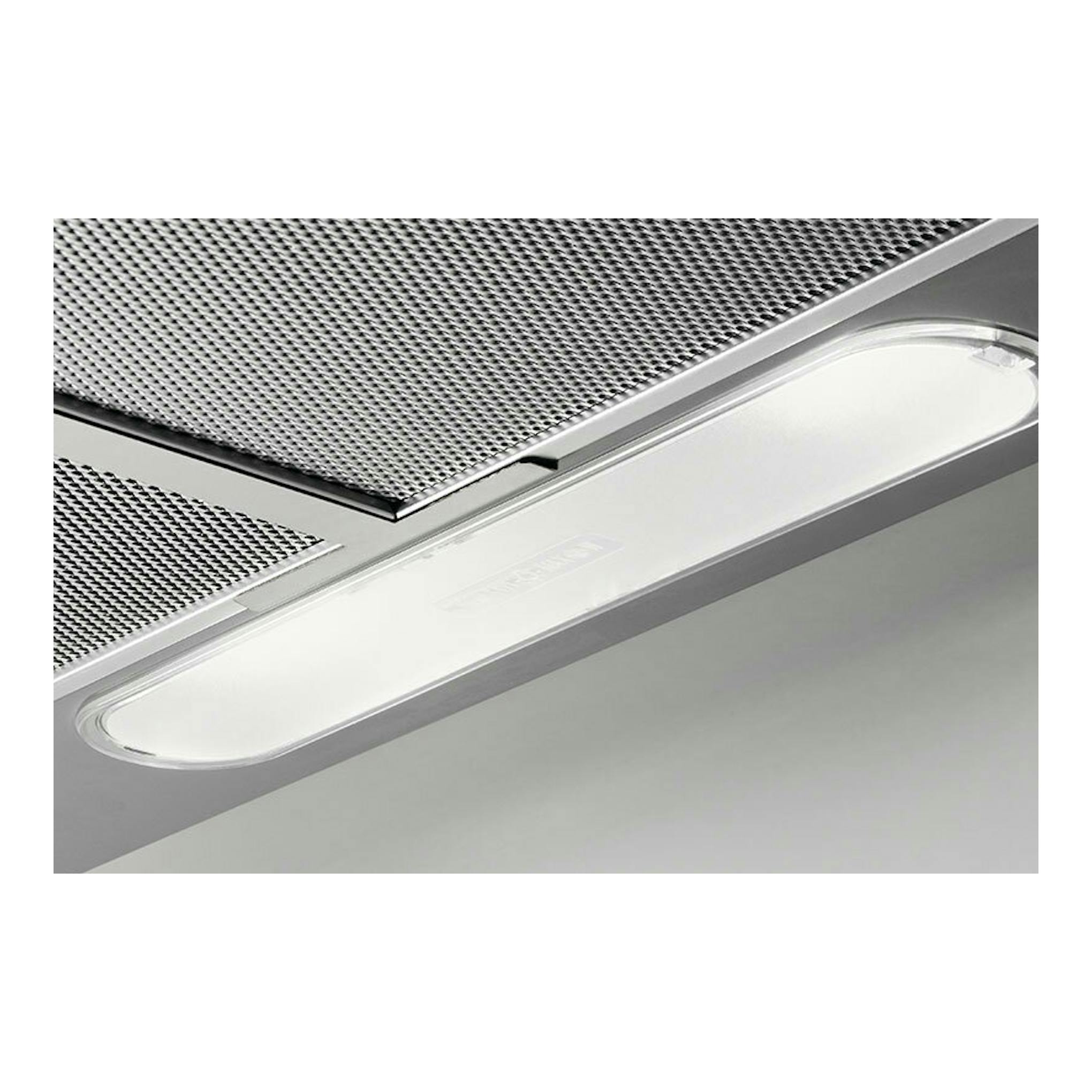 Campana extractora Electrolux EFU216S inox, primer plano de la parte inferior con rejilla metálica y luz.