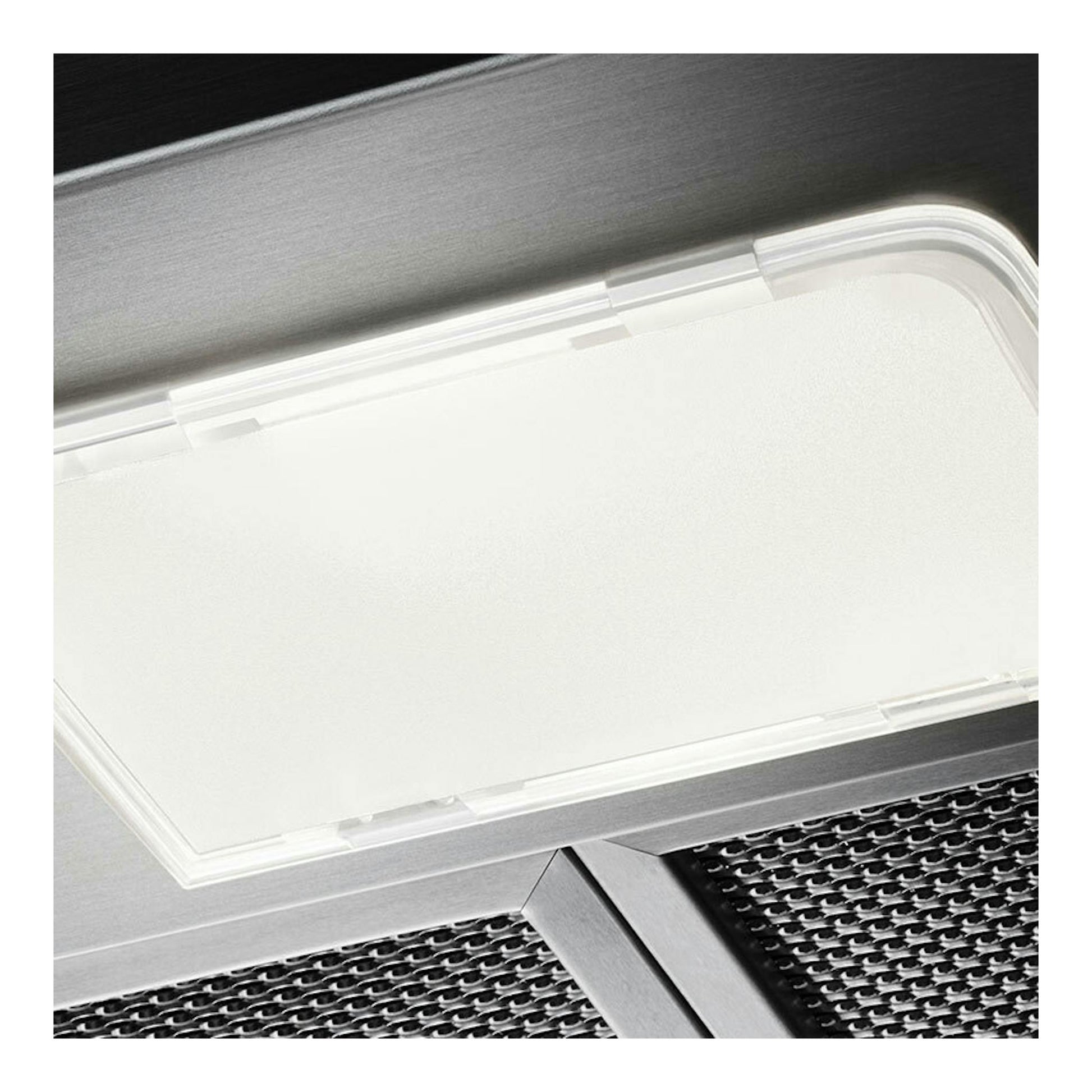 Campana Electrolux LFC319X en inox, vista en ángulo de la luz y los filtros metálicos.