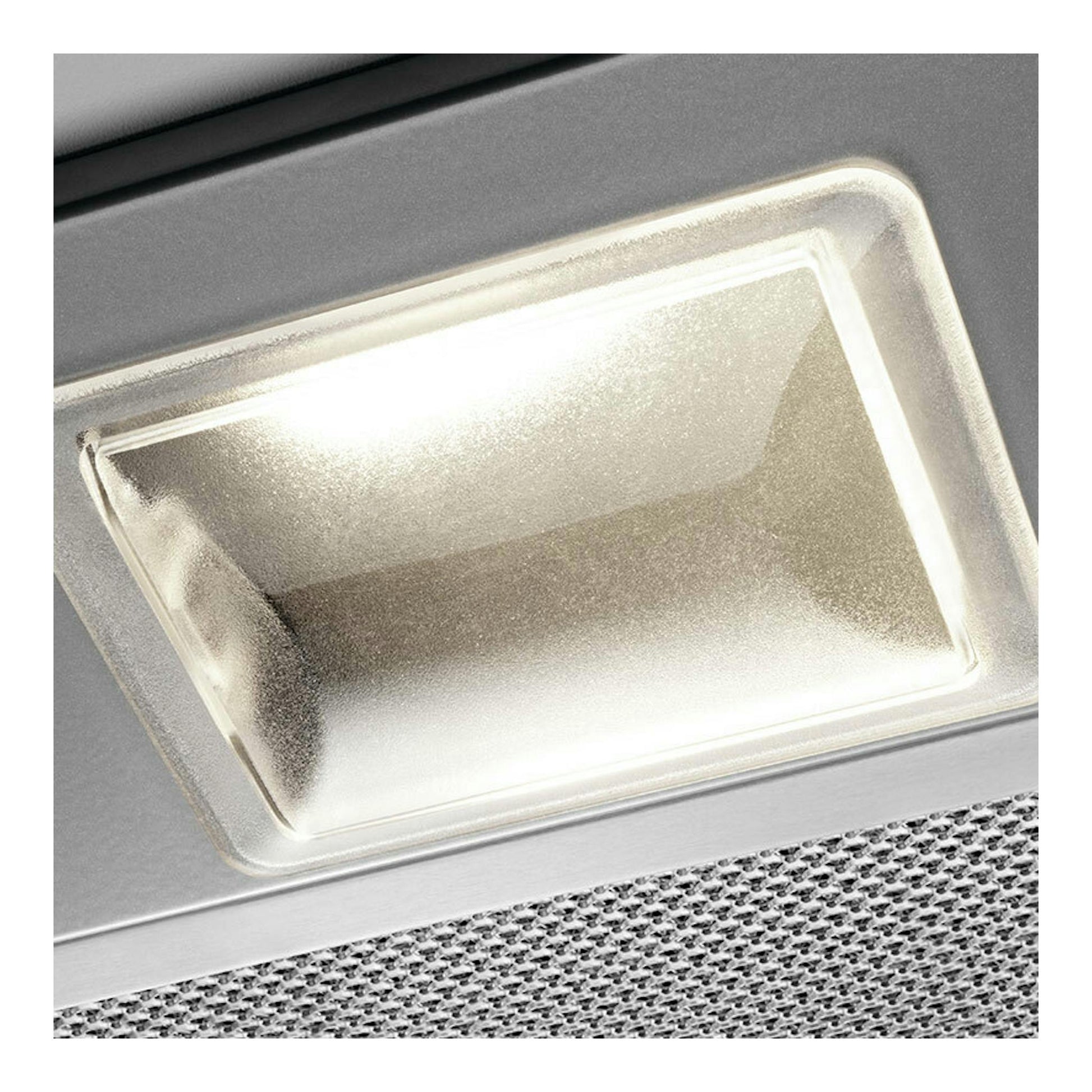 Campana Electrolux LFG235S inox, vista en primer plano del foco y filtro metálico.