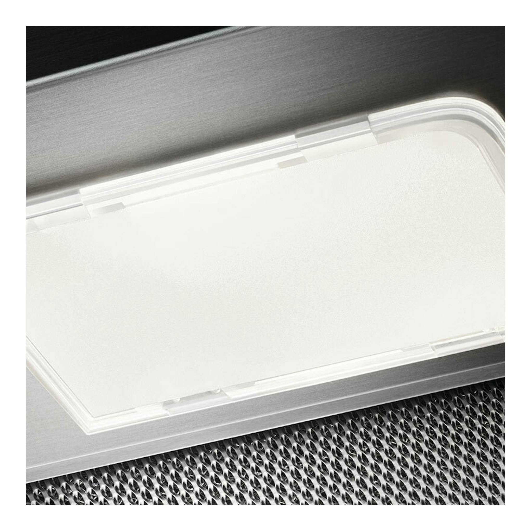 Campana Electrolux LFP226S inox, vista en detalle de la luz y el filtro metálico en acero inoxidable.