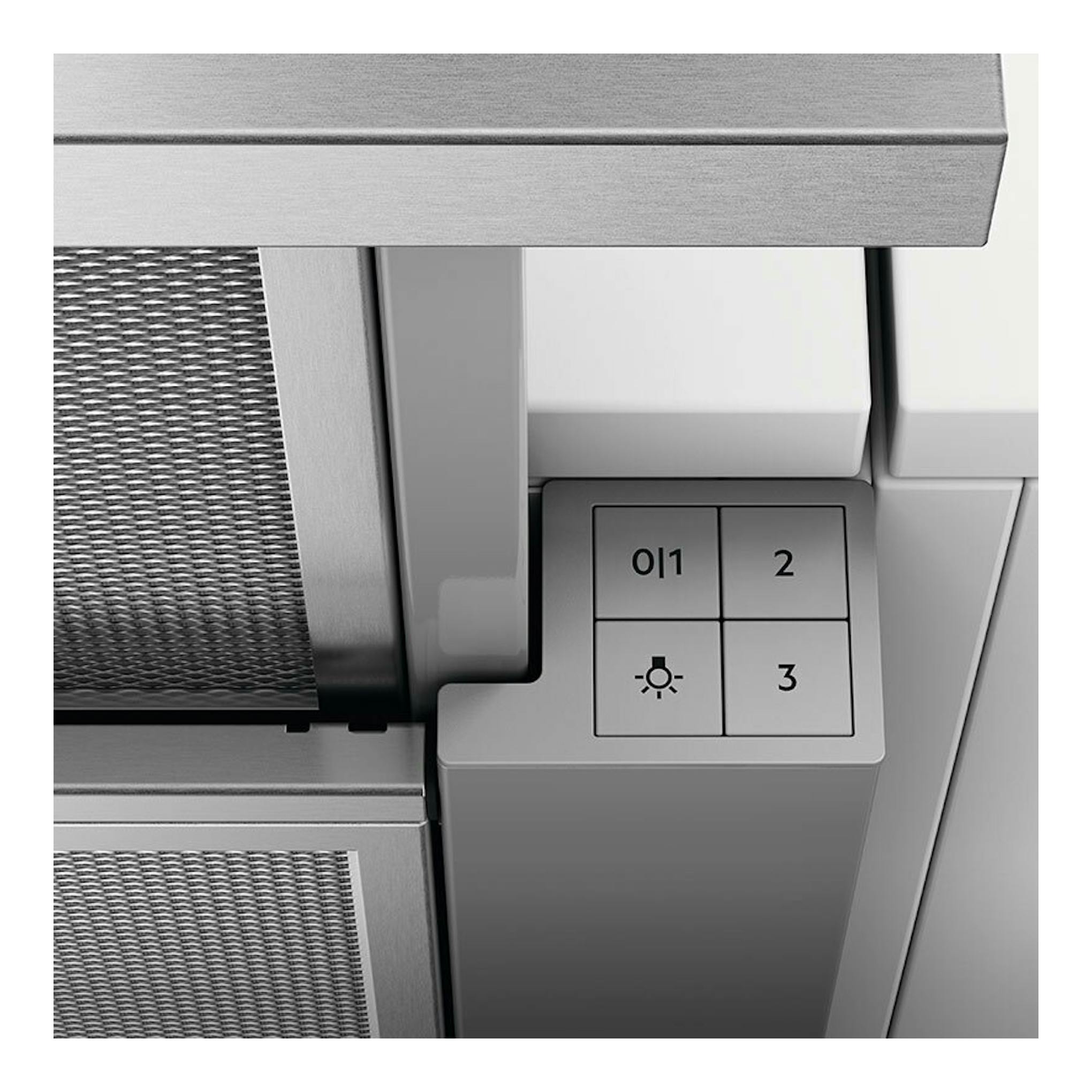 Campana Electrolux LFP416X inox, primer plano del panel de controles y filtros de acero inoxidable.