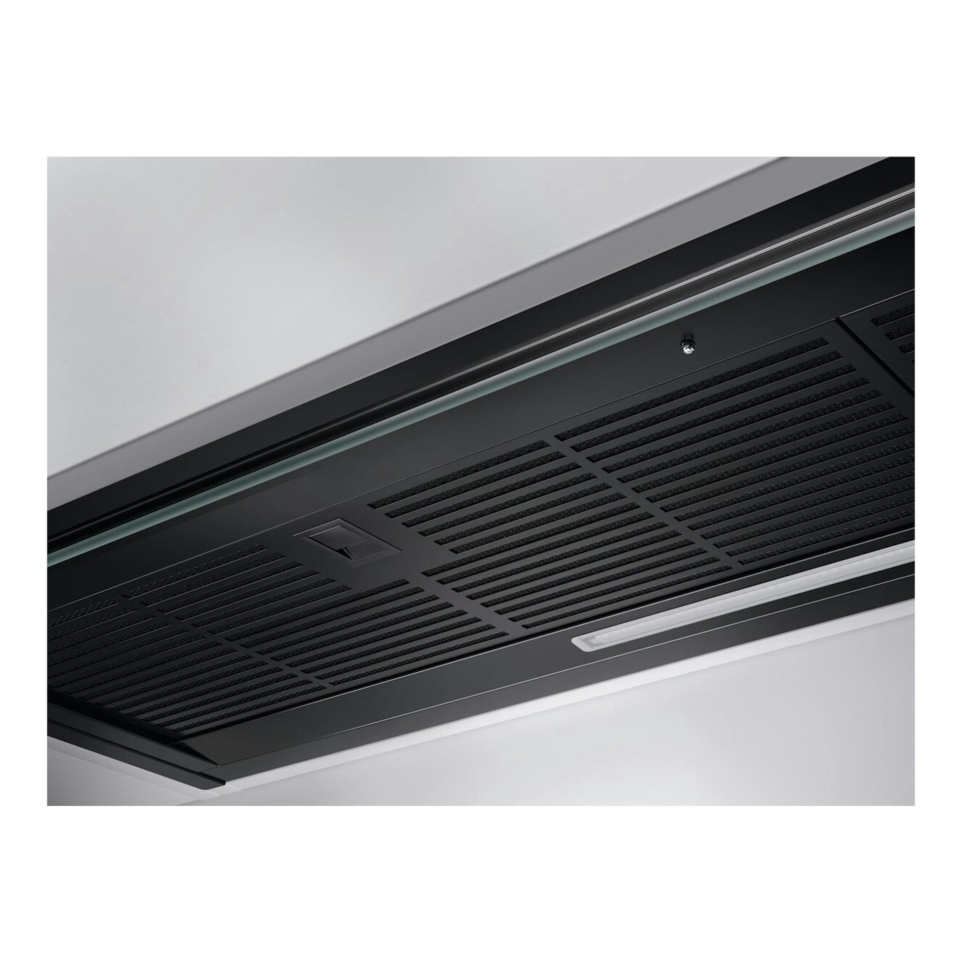 Campana extractora AEG GE68D2HB negra, vista inferior integrada en techo.