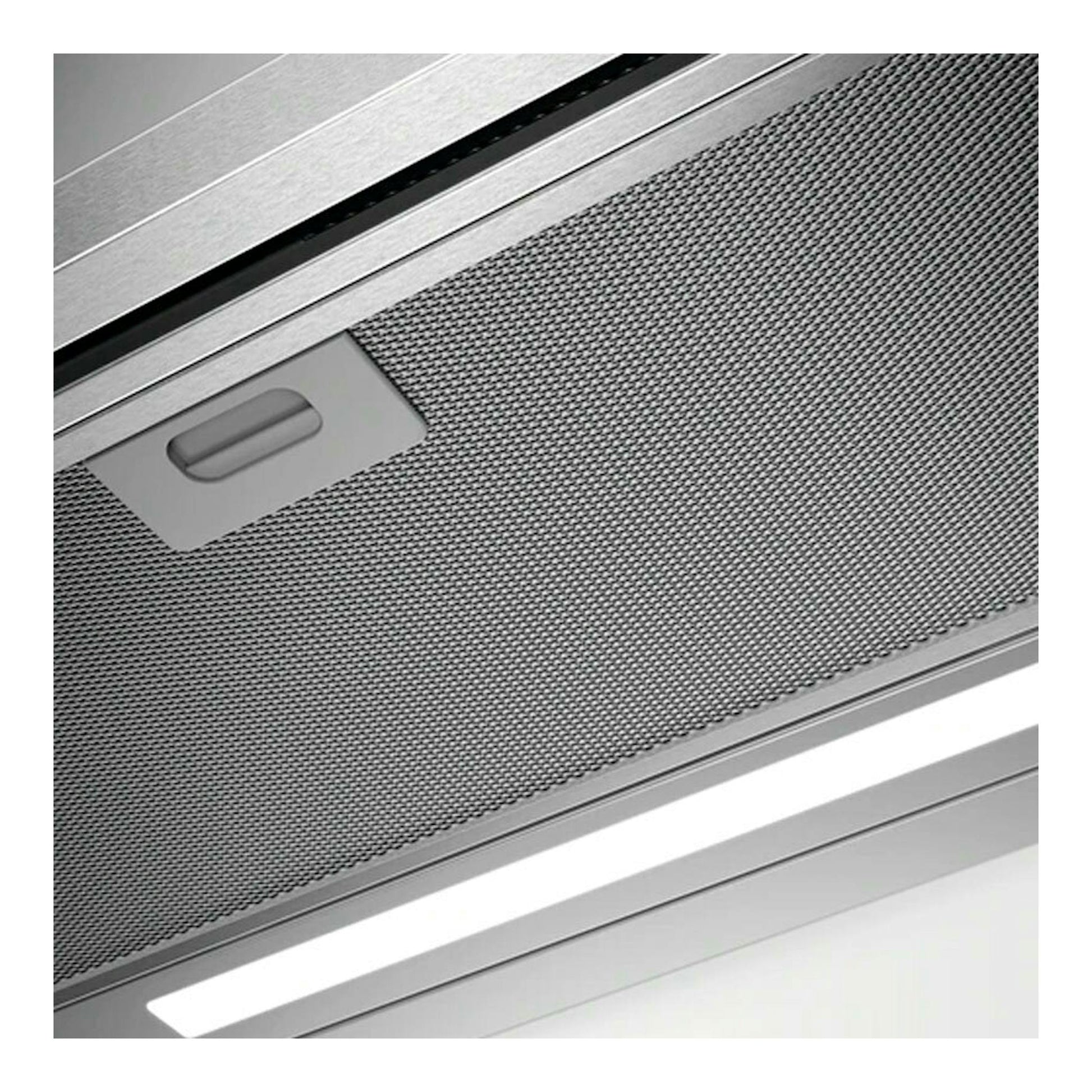 Campana extraíble AEG DPE5660M inox, primer plano del filtro metálico y la luz integrada.