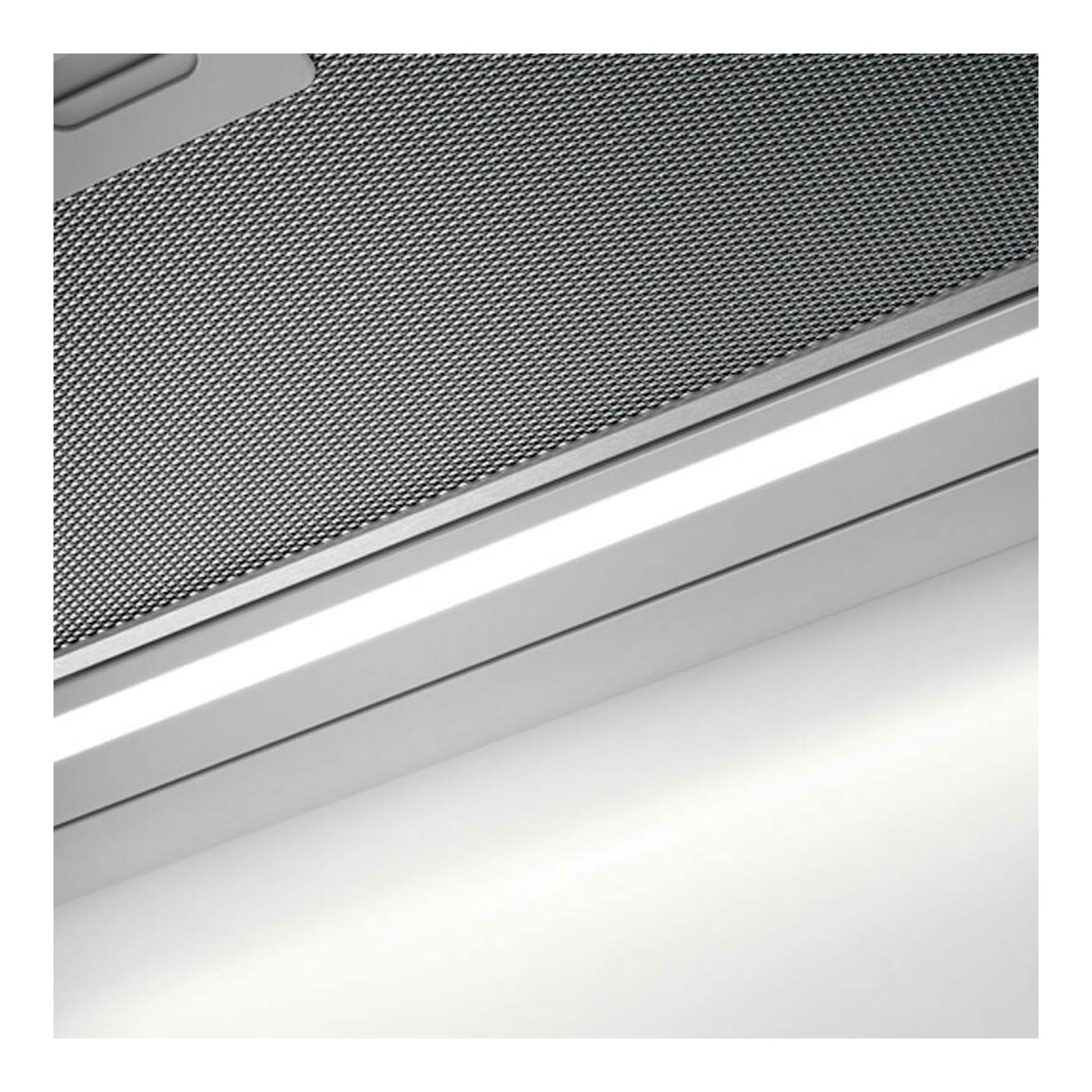 Campana extraíble AEG DPE5660M inox, vista en primer plano del panel y filtro metálico.