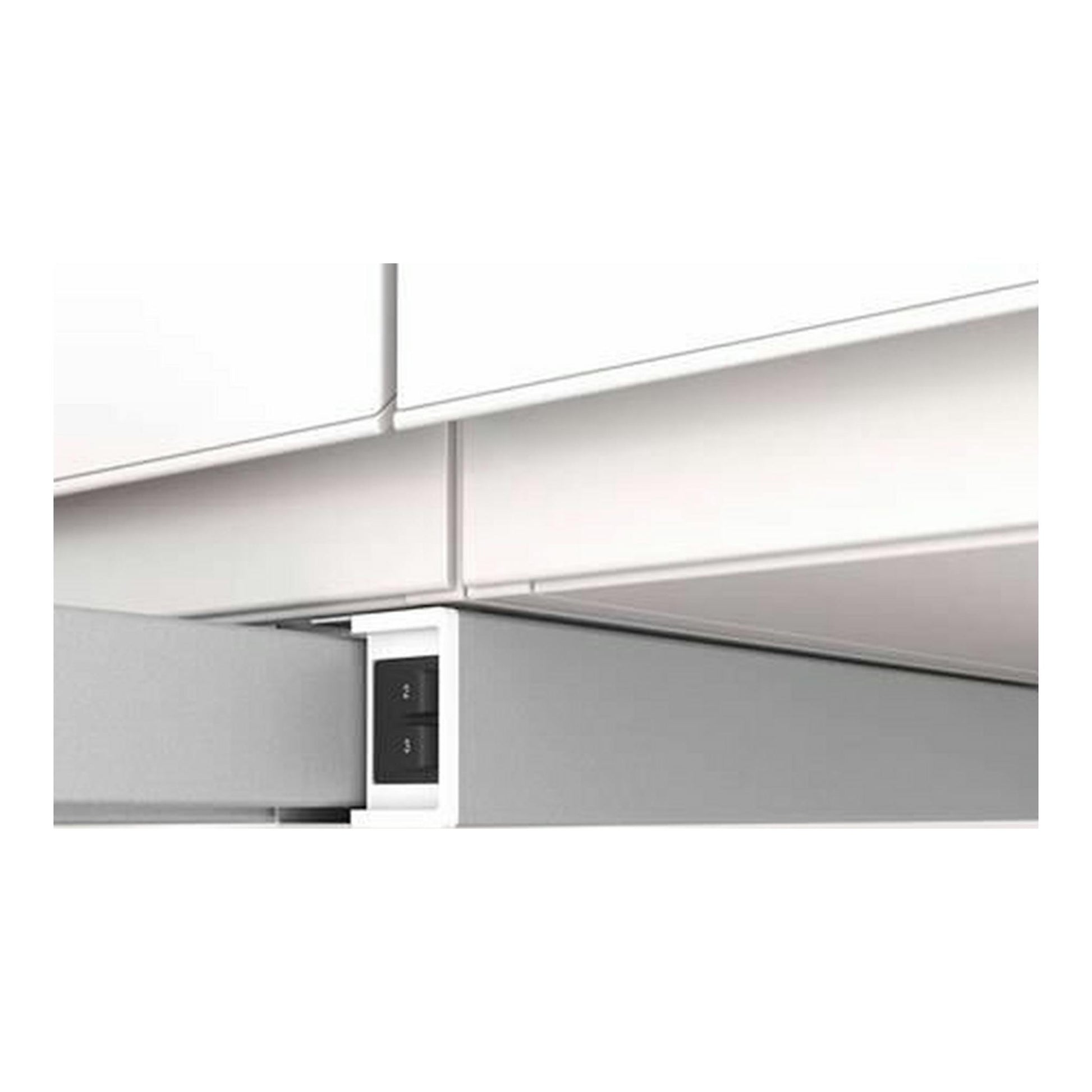 Campana extraíble Balay 3BT264MX inox, vista frontal parcial bajo armarios, en acero inoxidable.